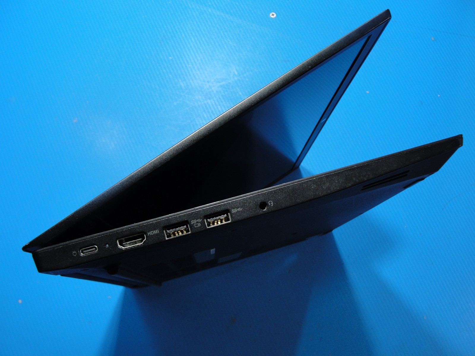 Lenovo ThinkPad E585 15.6” FHD AMD Ryzen 3 2200U 2.5GHz 4GB 240GB SSD