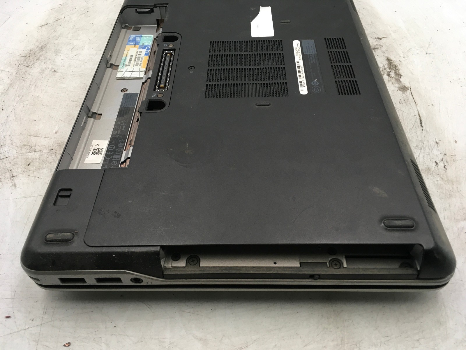 DELL LATITUDE E6440 – FOR PARTS/BAD LCD – INTEL I5 4TH GEN – NO RAM -14″-READ-BB
