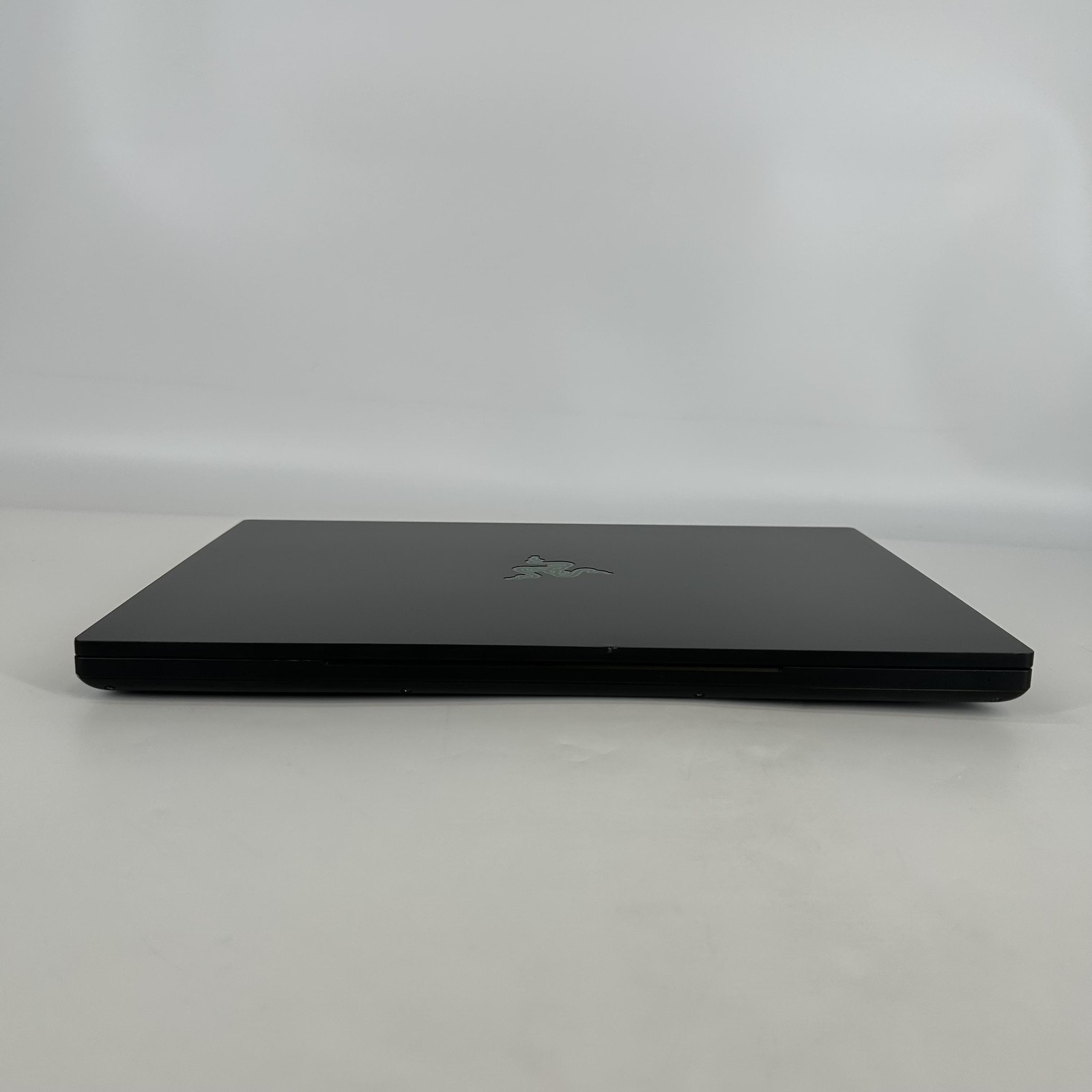 Razer Blade 16 120Hz UHD+ 2.2 GHz i9-13950HX 32GB 1TB/1TB NVIDIA RTX 4090 Good