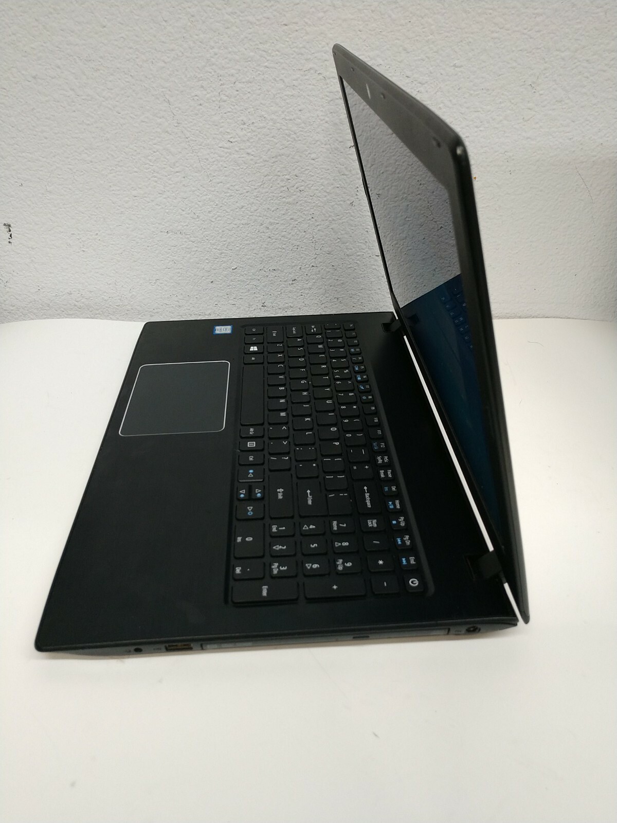 Acer Aspire E5 575 TOUCH Intel Core i3-6100U 2.3GHz 6GB 250GB SSD DVD Win10 READ