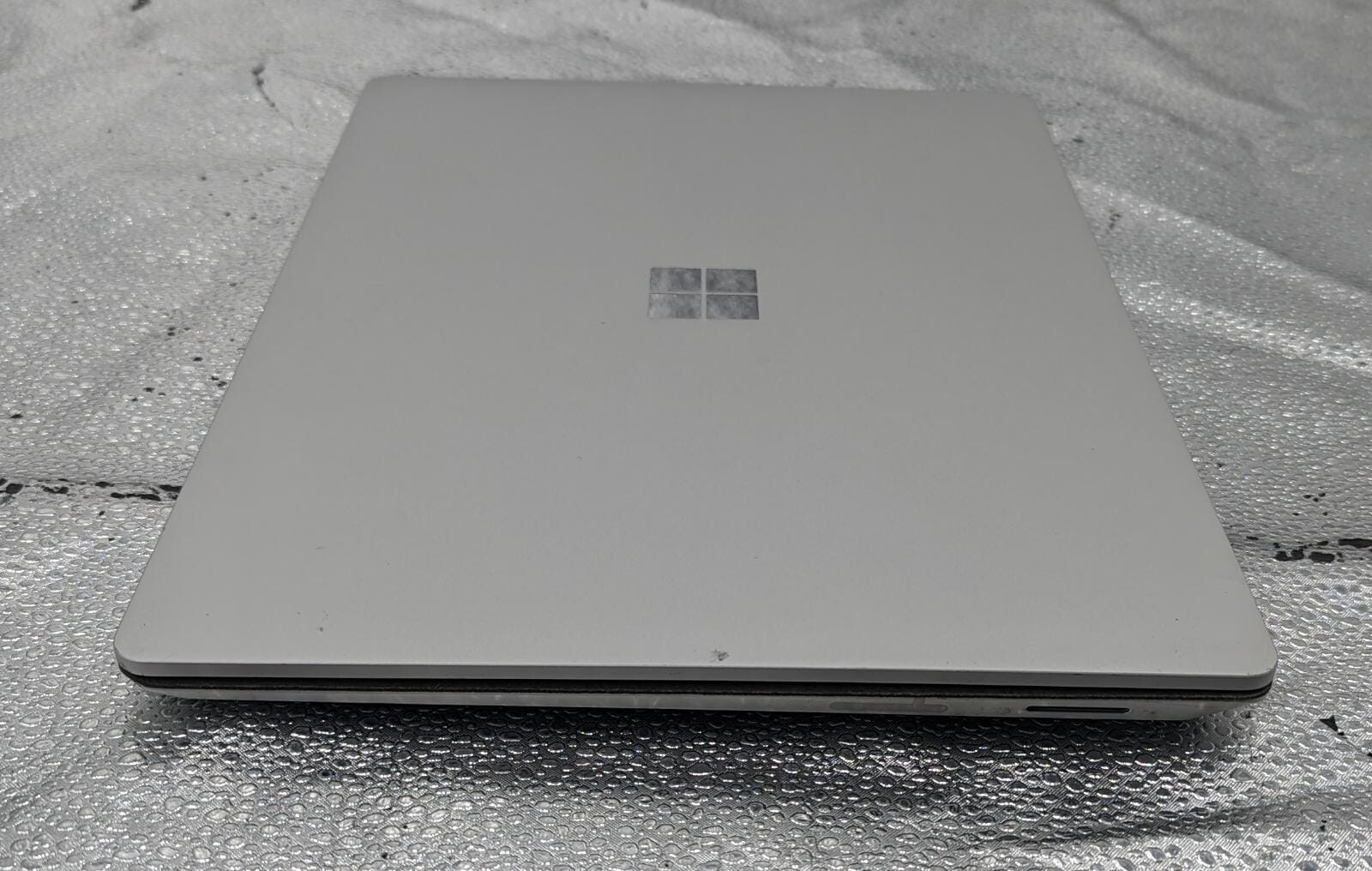 Microsoft Surface Laptop 13.5″ 256GB 8G Intel Core i5 7th Gen. 2.60 GHz *READ*