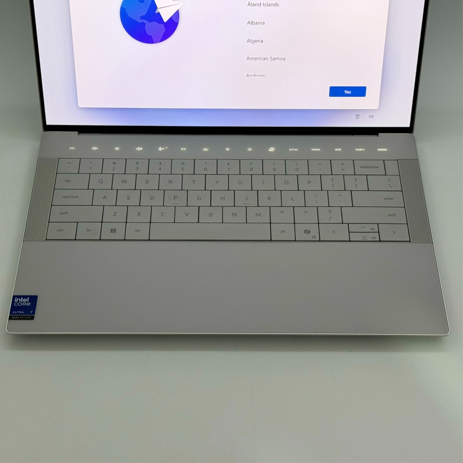 Dell Premium 14.5″ 3.2K OLED Touch Laptop Intel Ultra 7 255H 32GB 1TB SSD