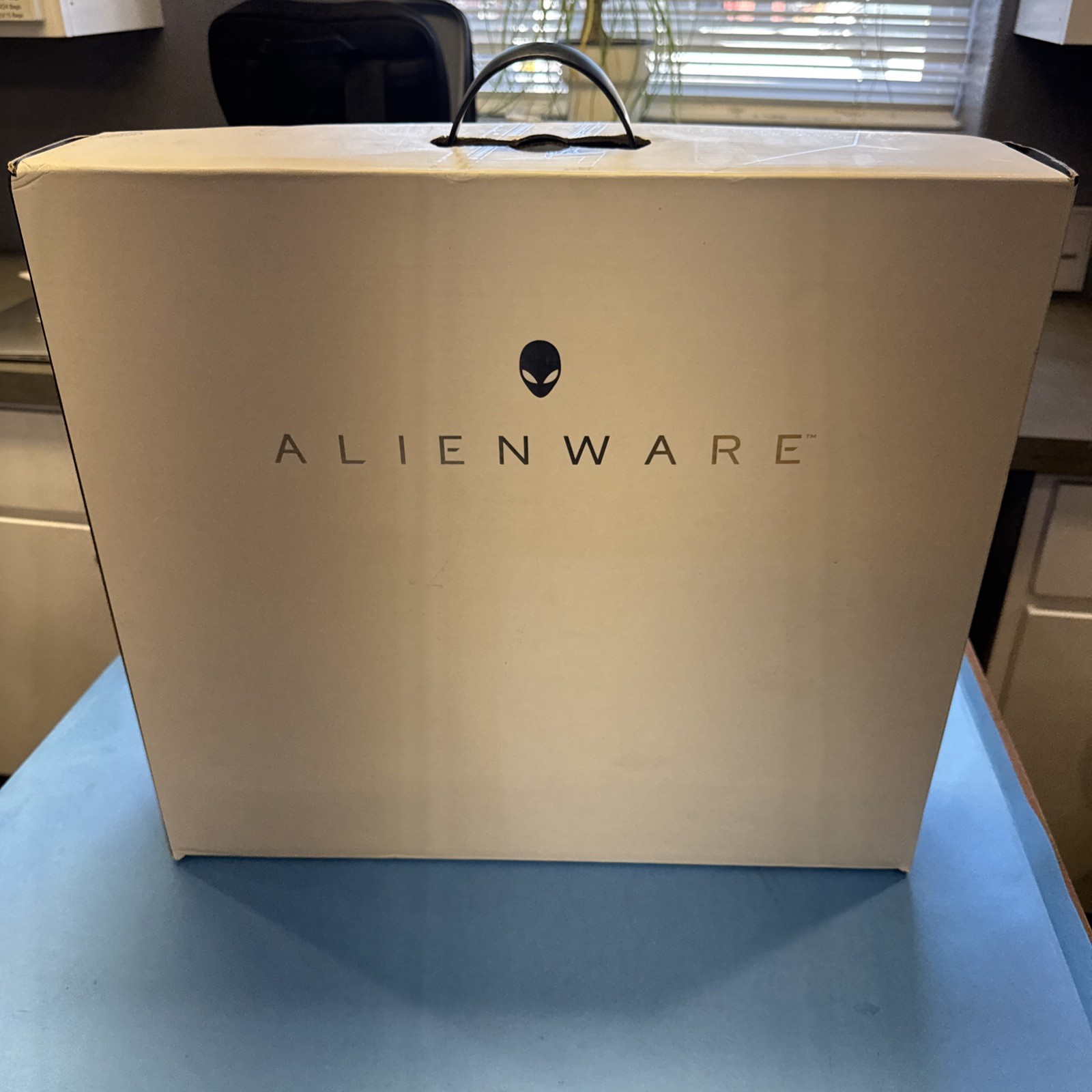 Alienware 17 R5 17.3″ Gaming Laptop-i9-8950HK-16GB RAM-500 GB HDD-1 TB SSD