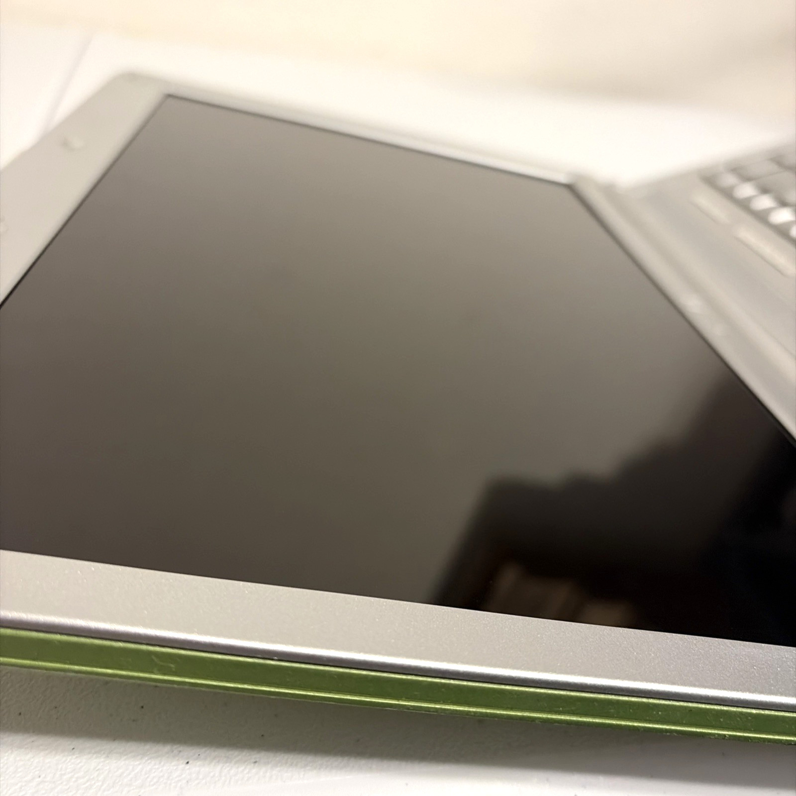 Dell Inspiron 14″ 1420 PP26L Green Laptop 1.66 GHz No HDD Windows Vista