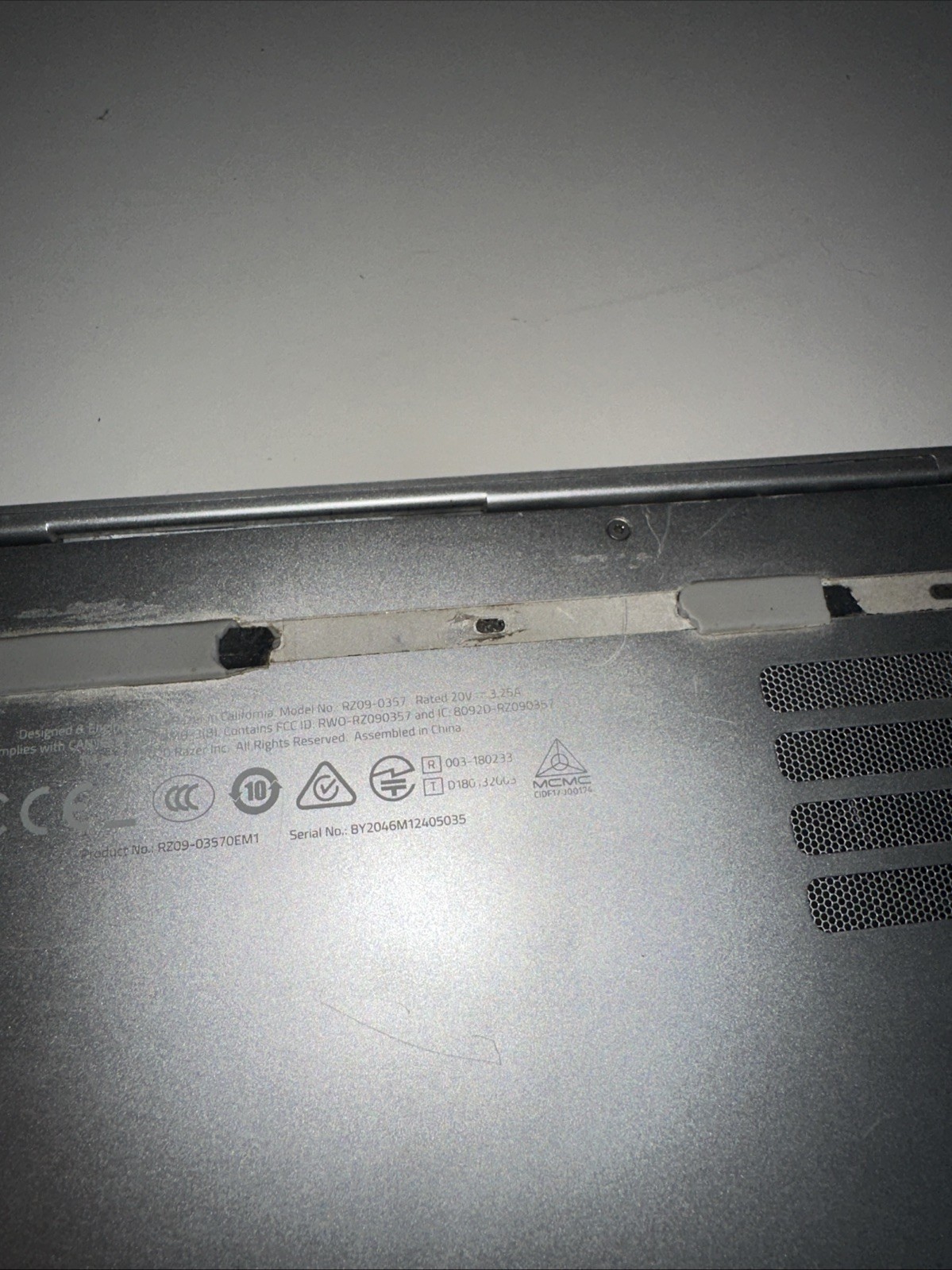 Razer Book 13 RZ09-0357 i5-1135G7 2.4GHz 8GB RAM 256GB SSD SIGNS OF WEAR