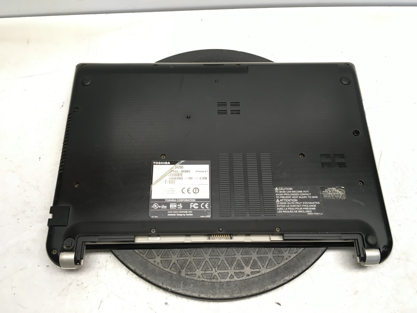 Toshiba Satellite E45-B4200 Intel i5-4210U 1.7GHz 6 GB NO HDD No Batt