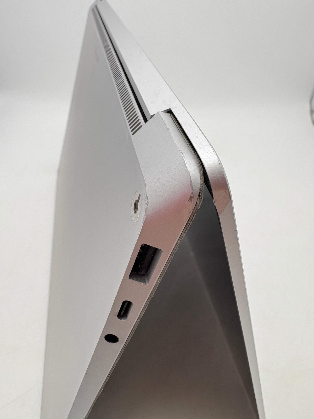Microsoft Surface Laptop 3 14-inch Core i5 10th Gen 8GB 128GB -Read!