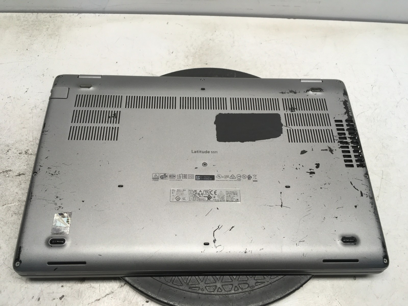 Dell Latitude 5511 Intel i7-10850H 2.7GHz 4 GB NO HDD