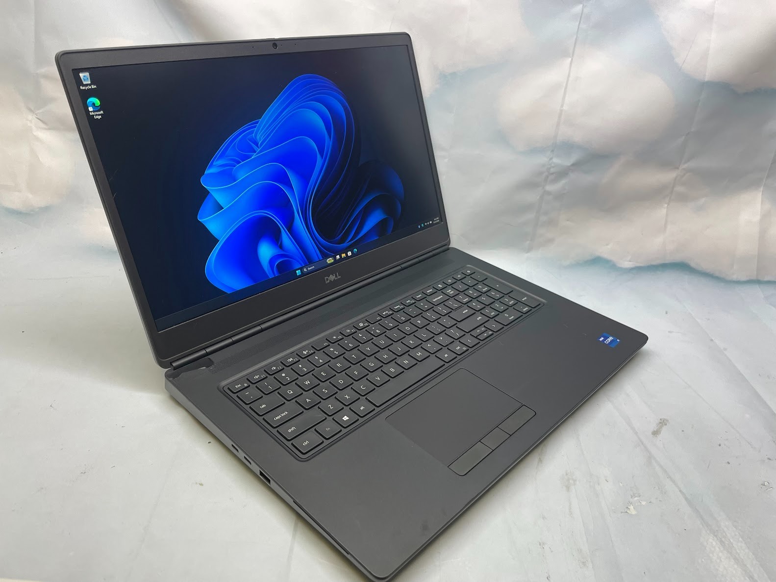 Dell Precision 7760 | i7-11800H | 8GB RAM | 256GB NVME SSD | w/ AC
