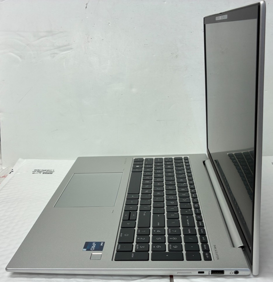 HP EliteBook 860 G10 i7 i7-1370P 32GB 512GB 16″ Business Laptop – Privacy Screen