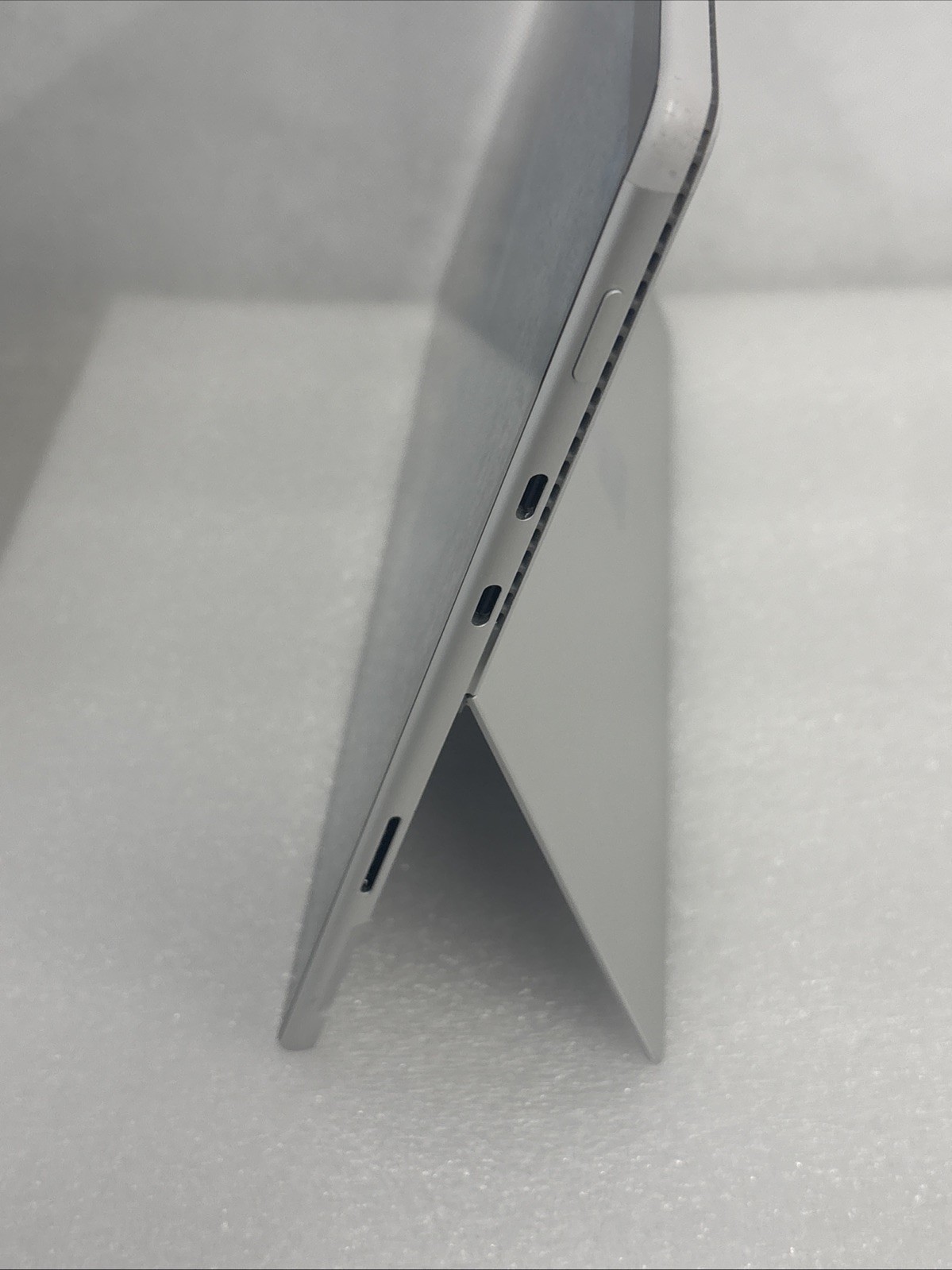 Microsoft Surface Pro 8 13″ (256GB, Intel i5 11th, 16GB, LTE) Platinum *Read*