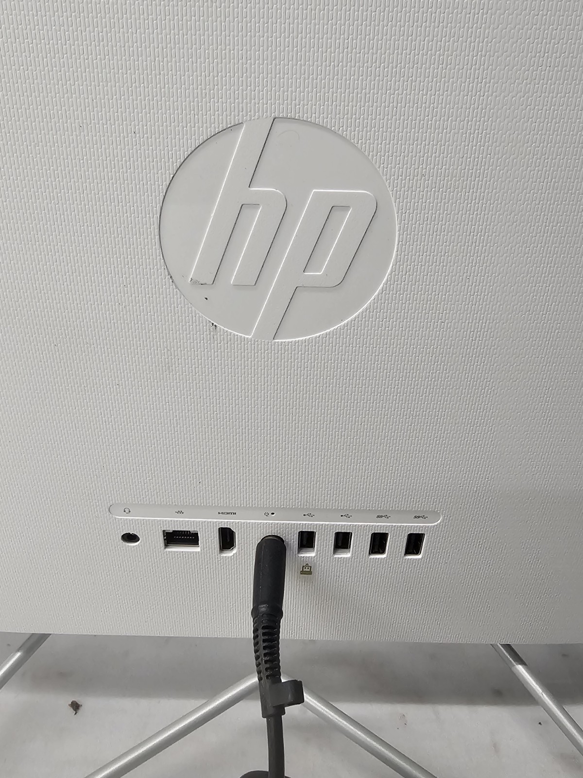 HP 22-dd0016 All-In-One – AMD Athlon Silver 3050u – 4GB RAM – 1TB HDD – Win 11