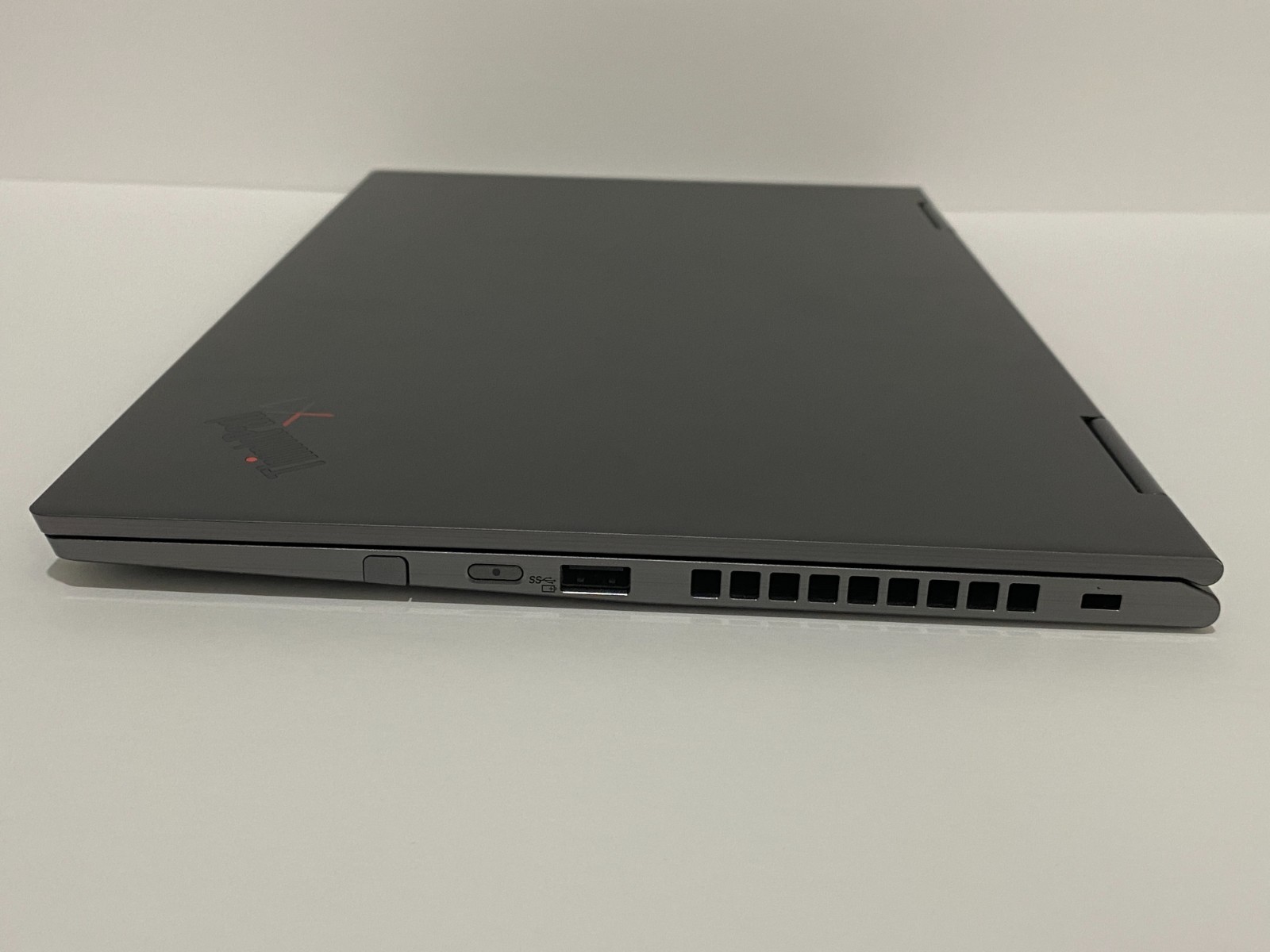 Lenovo ThinkPad X1 Yoga Gen5 2-in-1 Touch i7 10610U/1.8Ghz/16GB/1TB A++ Open Box