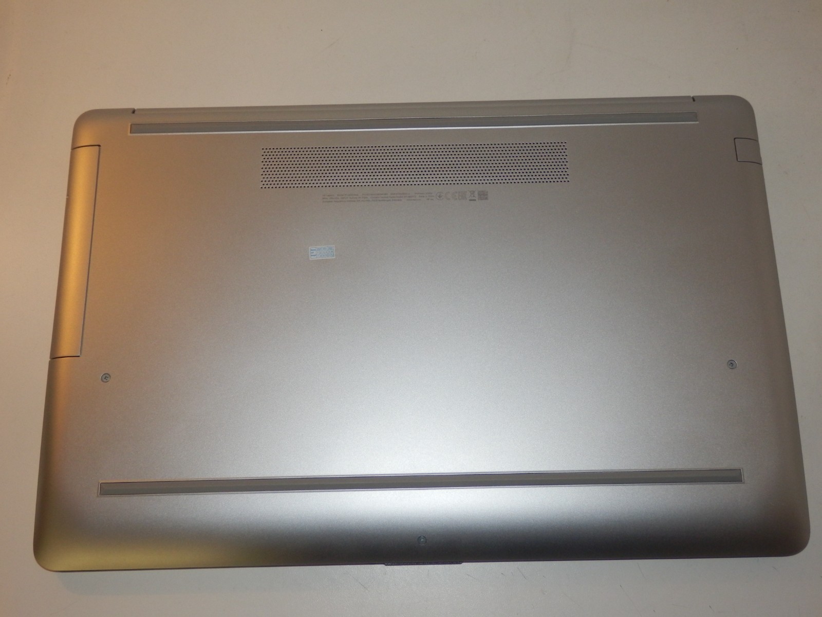 HP 17-ca0012ng – AMD Ryzen 3 2200U, 8GB Ram, 128GB SSD, 1TB HDD, 17.3″ FHD IPS