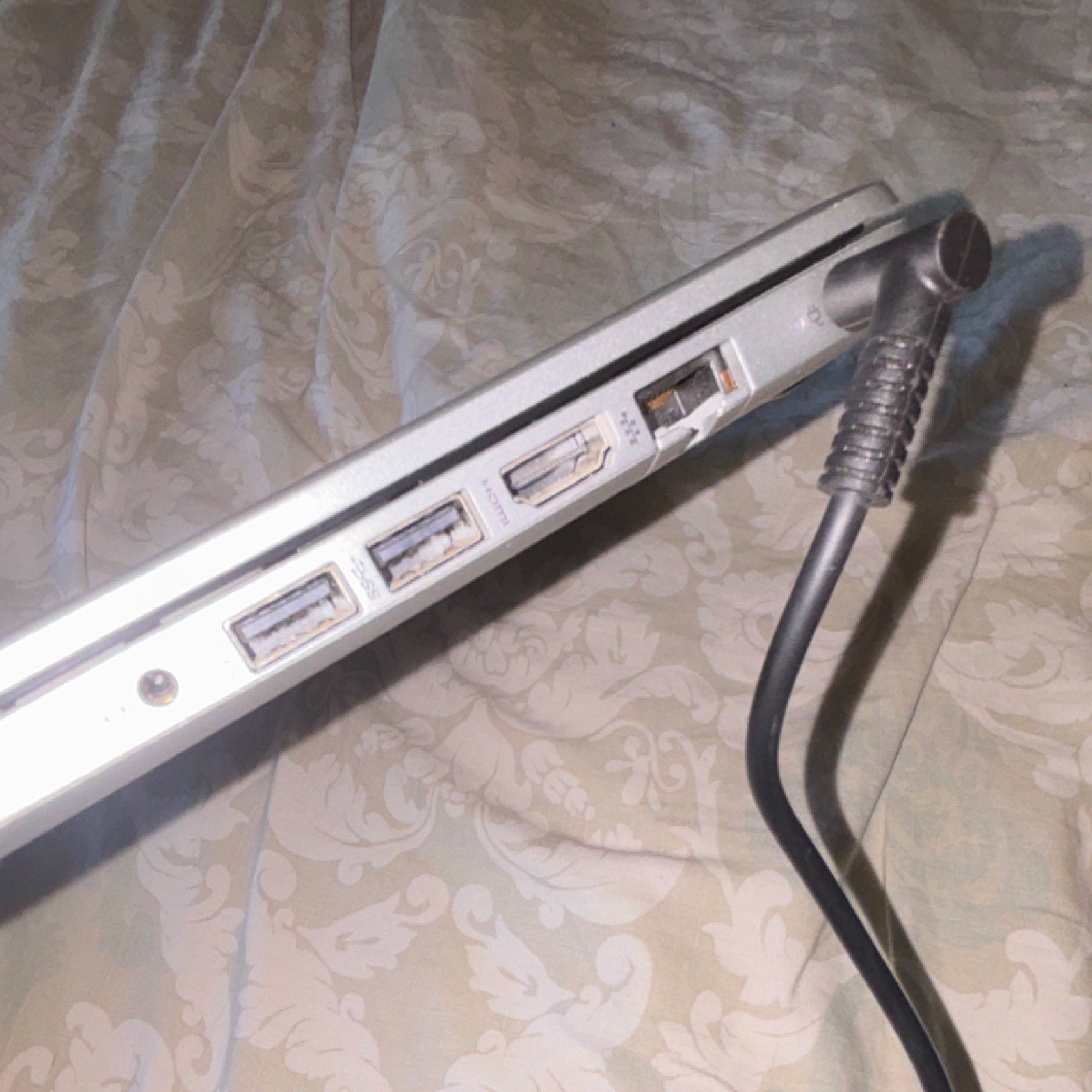 HP 15.6″ Silver Notebook AMD Ryzen Radeon Graphics Webcam USB HDMI SD Card Slot