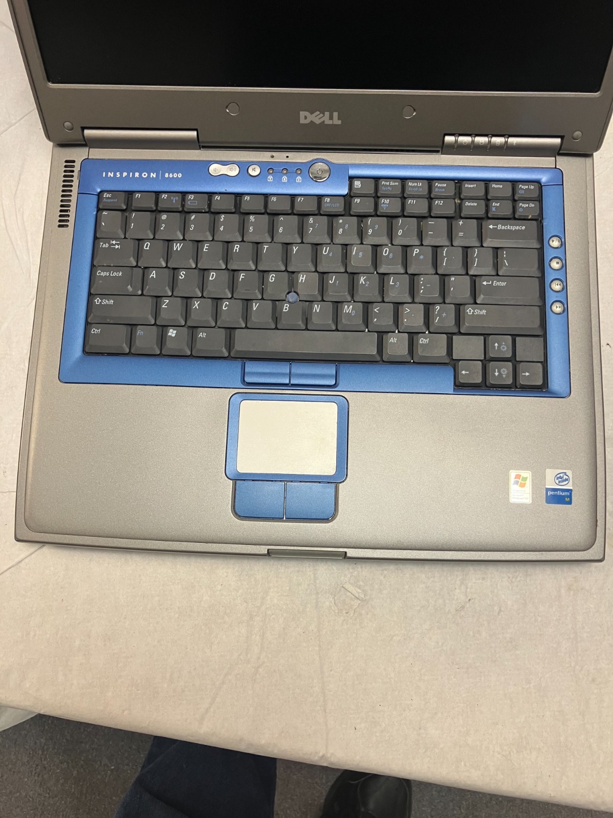 Dell Inspiron 8600 Intel Pentium M 1.40 ghz, 512 MB NO HDD FOR PARTS