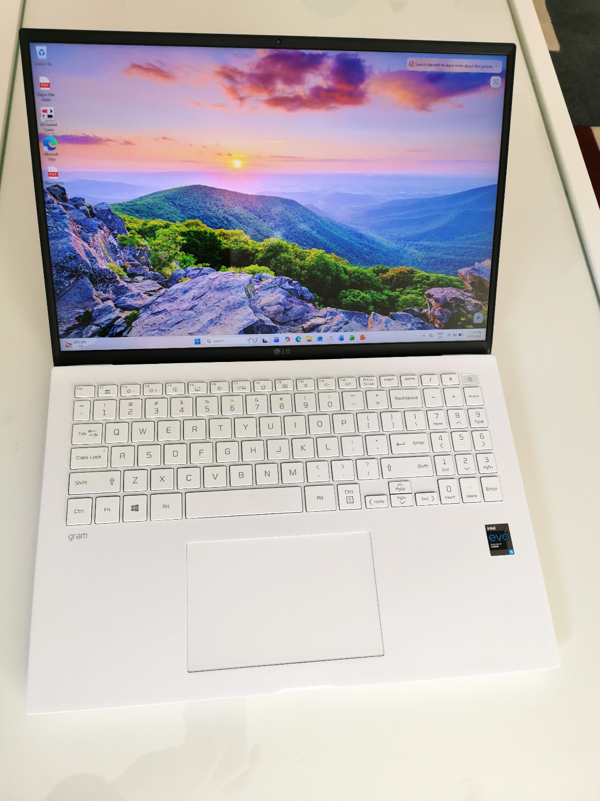 White LG Gram i5-1135G7 16GB DDR4 512GB or 1-2TB SSD 2K 16″ Lightweight Laptop