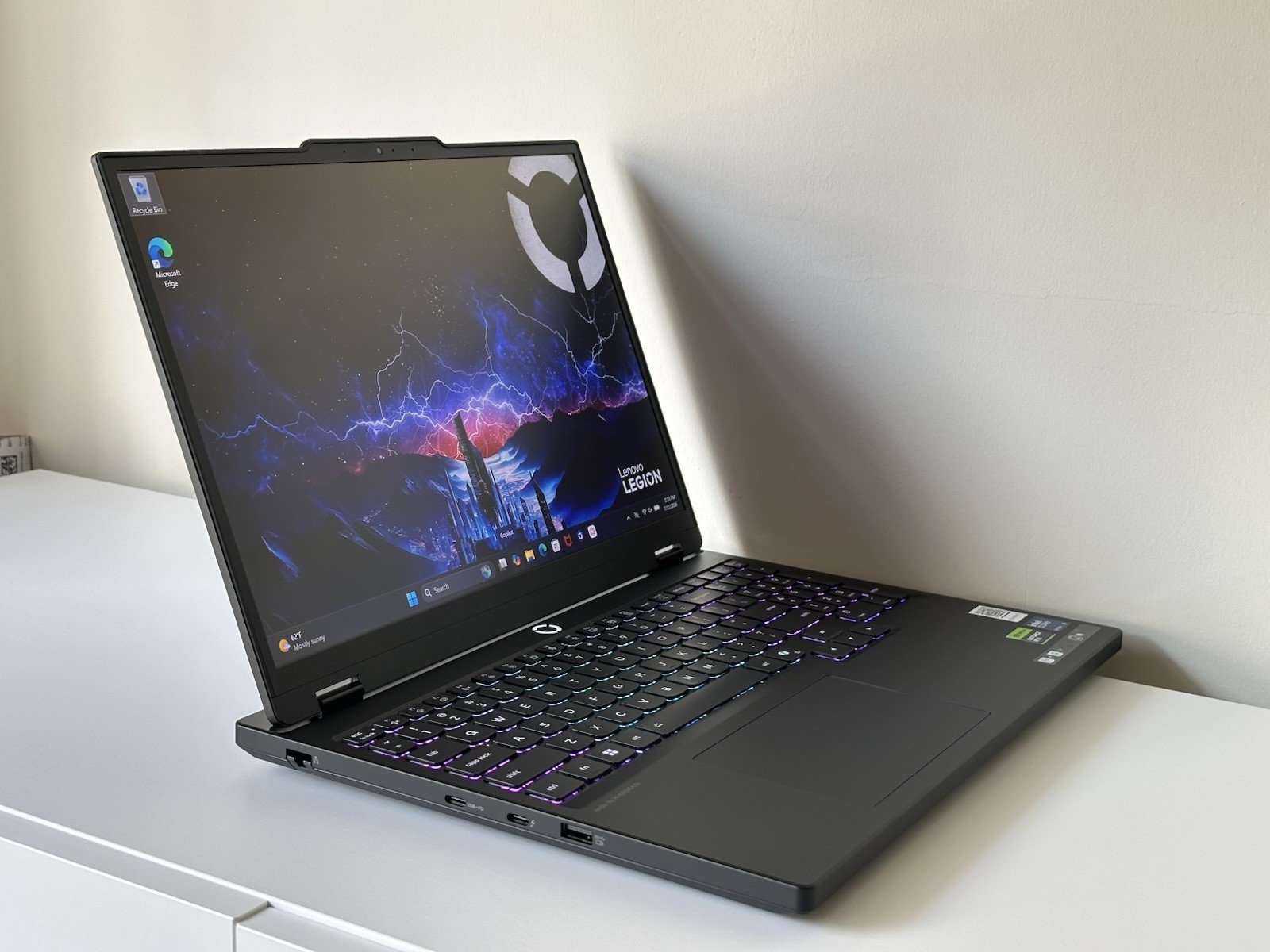 Lenovo Legion 5 15IAX10 OLED QHD+ Ultra 9 275HX RTX 5070 32GB 1TB Open Box WTY