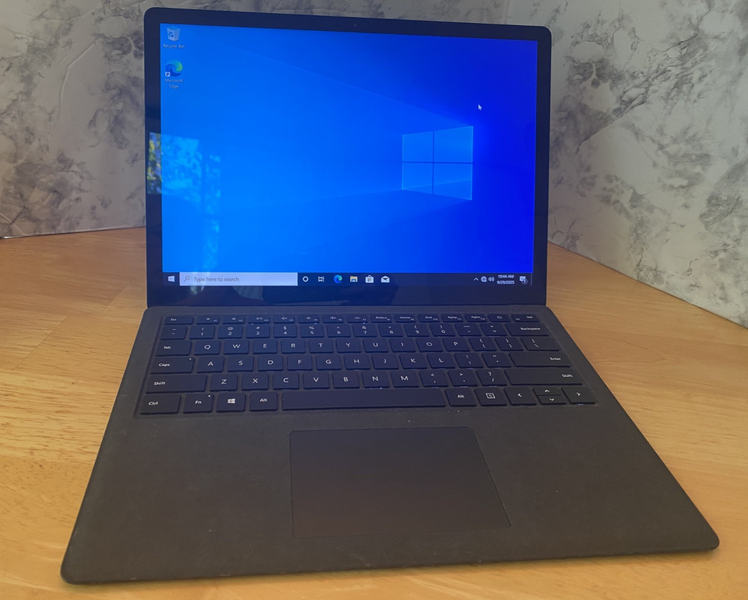 Microsoft Surface 1769 13.5″ i7-8650U 1.90GHz 16GB RAM 512GB SSD WINPRO10 *Read*