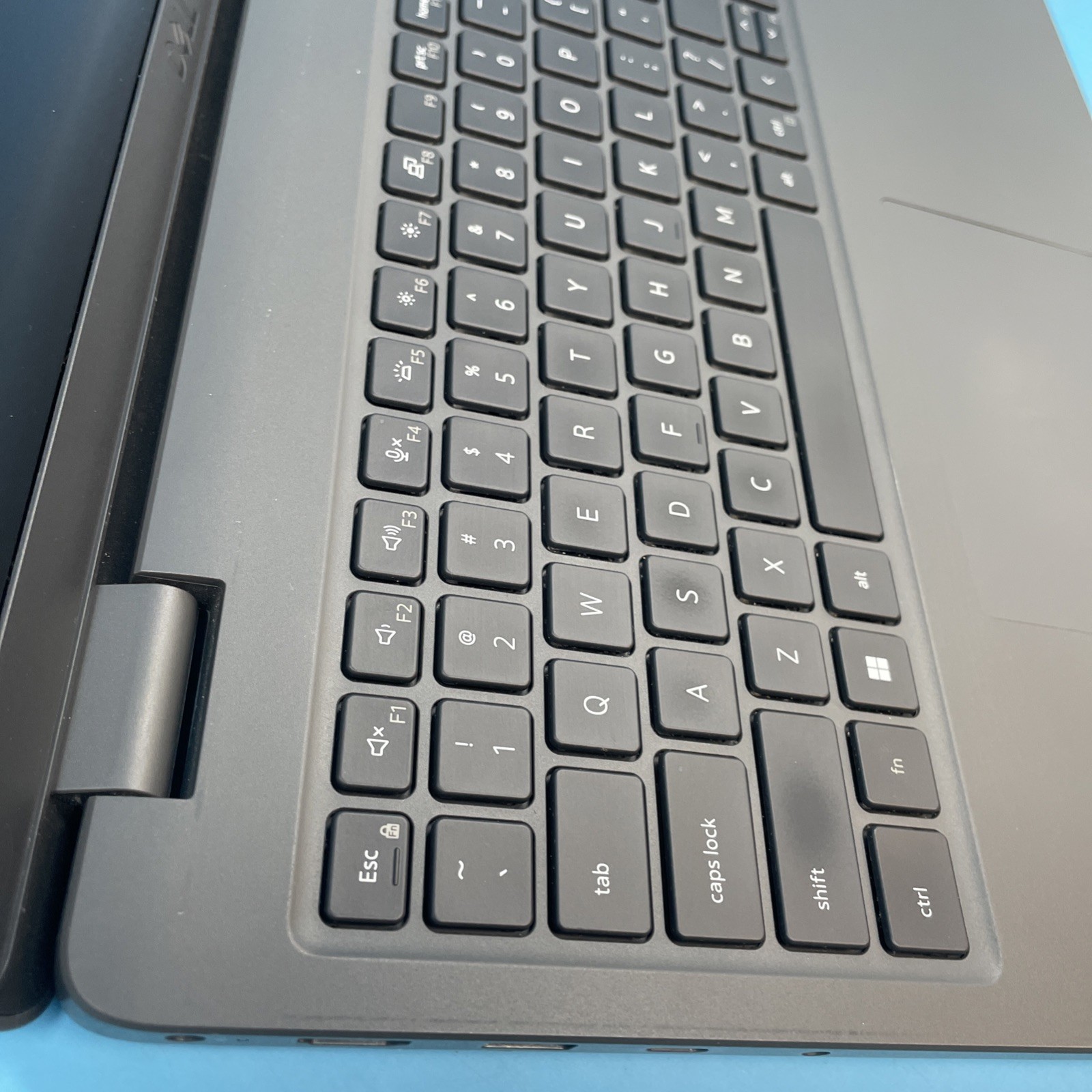 Dell Latitude 3540 | i5-1335U | 16GB RAM | 256GB SSD | WIN 11 PRO | 76% BATT