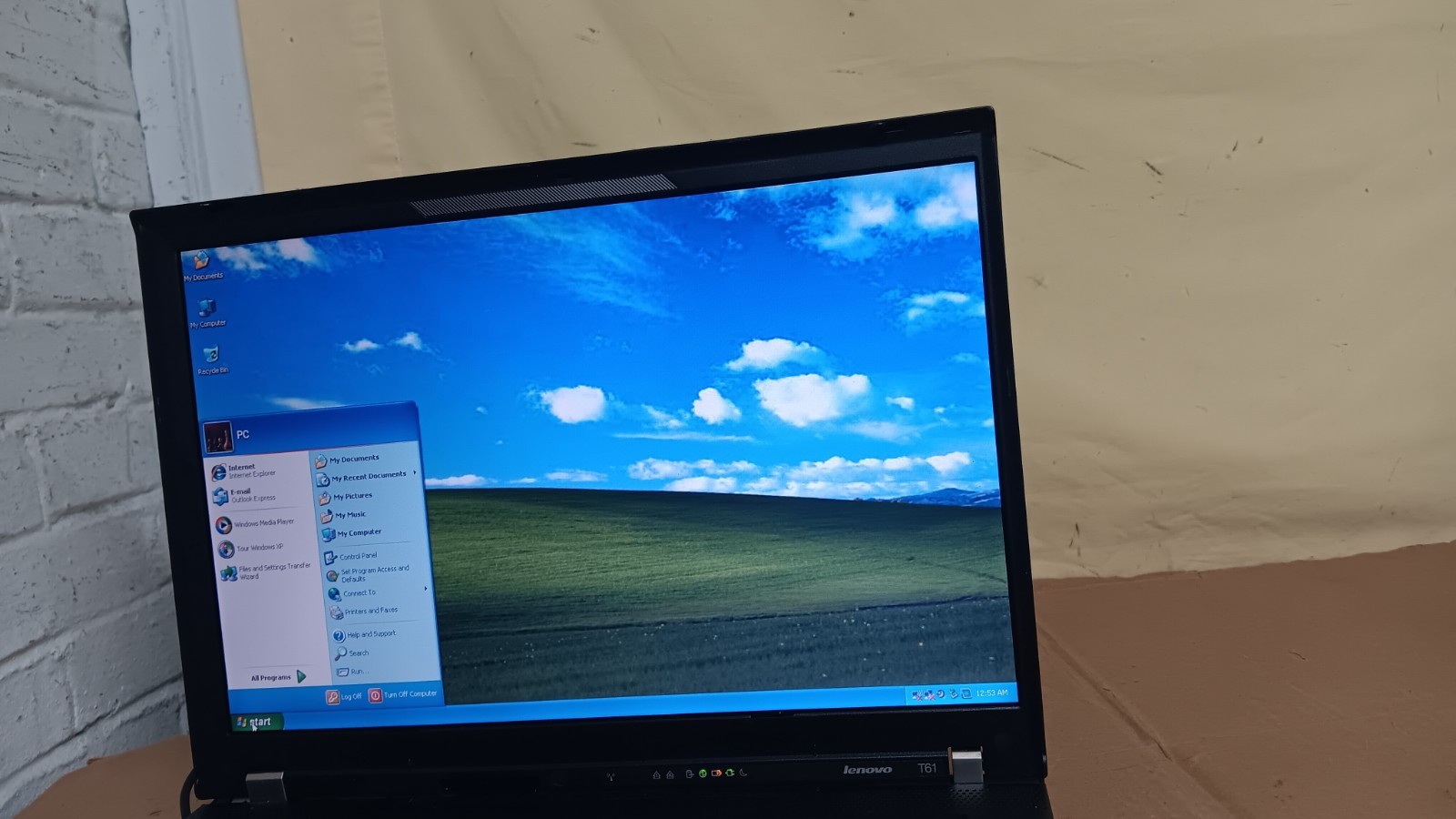 IBM Lenovo Thinkpad T61 Gaming Laptop Windows XP pro SP3 15.4″ LCD Screen DVD