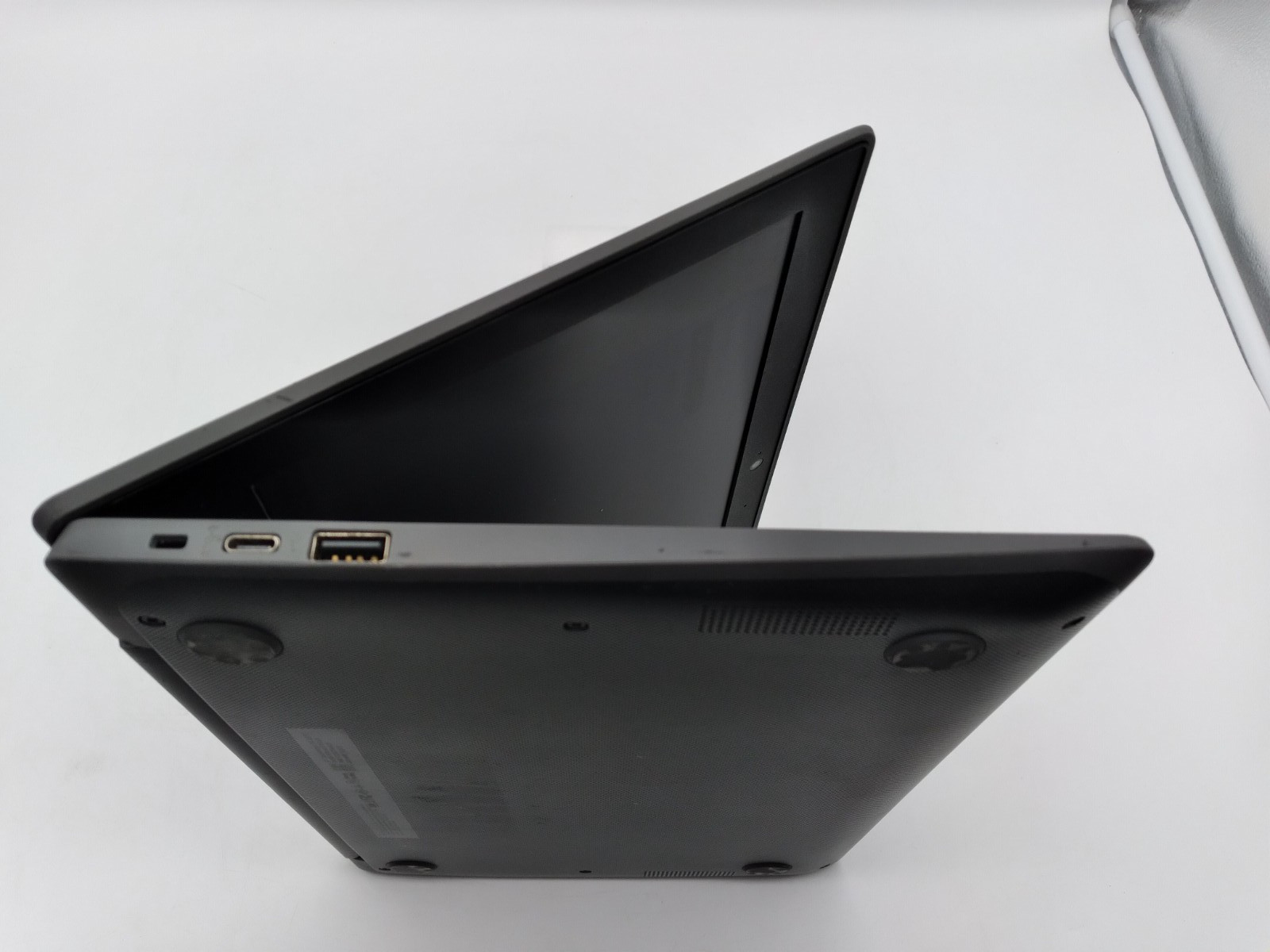 HP Chromebook 11A G8 EE 11″ HD Webcam AMD A4-CPU 9120C @1.6GHz 32GB SSD 4GB RAM