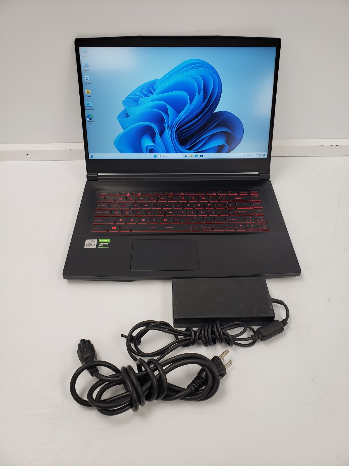 (82890-1) MSI MS-16R5 Gaming Laptop