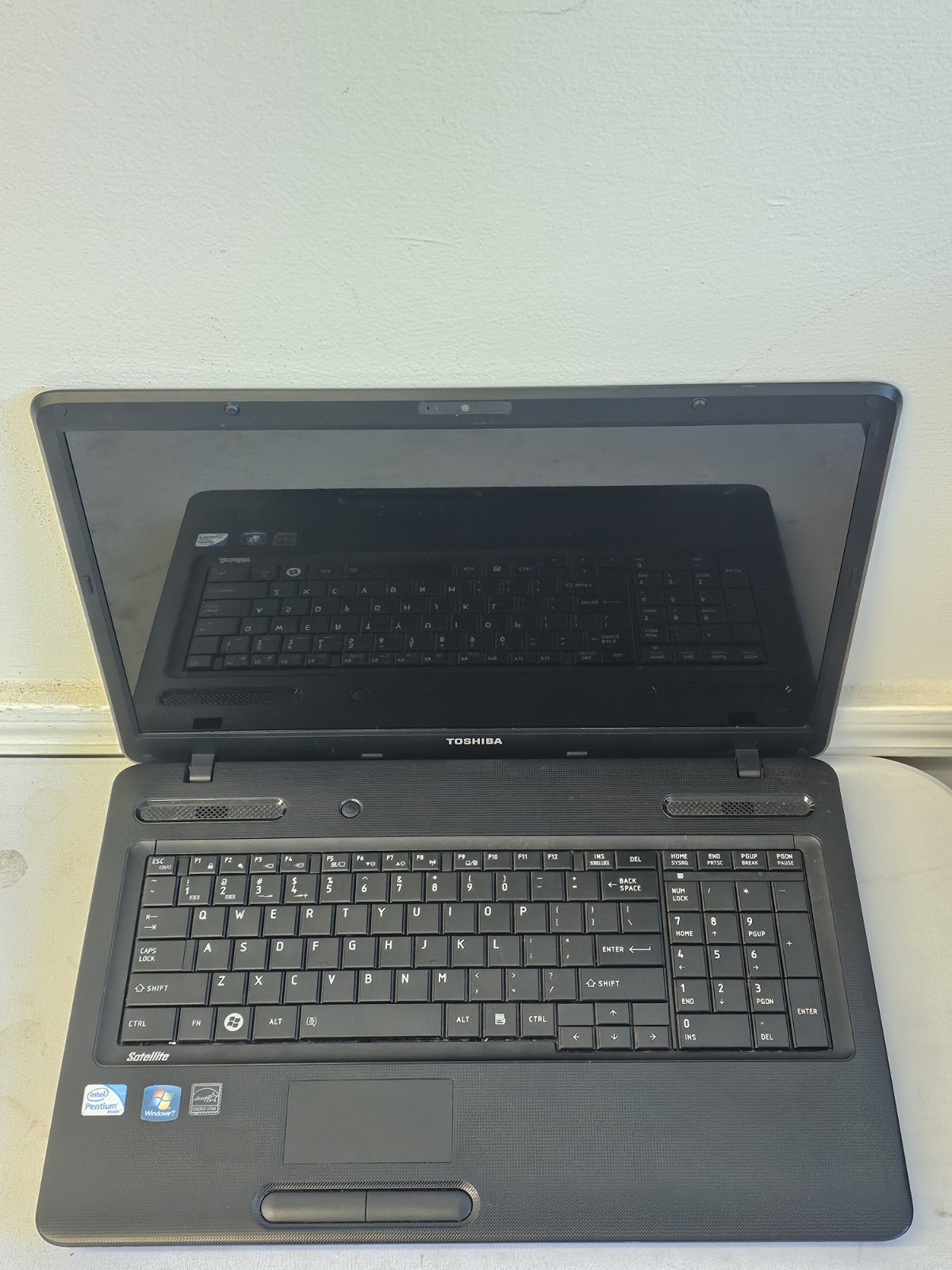 Toshiba Satellite C675-S7200 Laptop – Intel Pentium B940 – 4GB RAM – Read Desc.