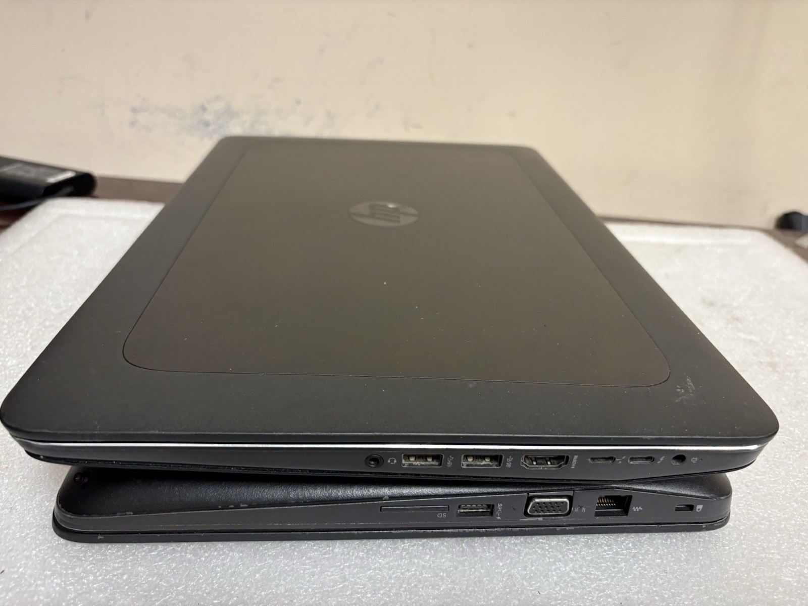 Lot of 2 HP ZBook 15 G3 15.6″ Intel i7-6820HQ – 8GB – No Hard drive