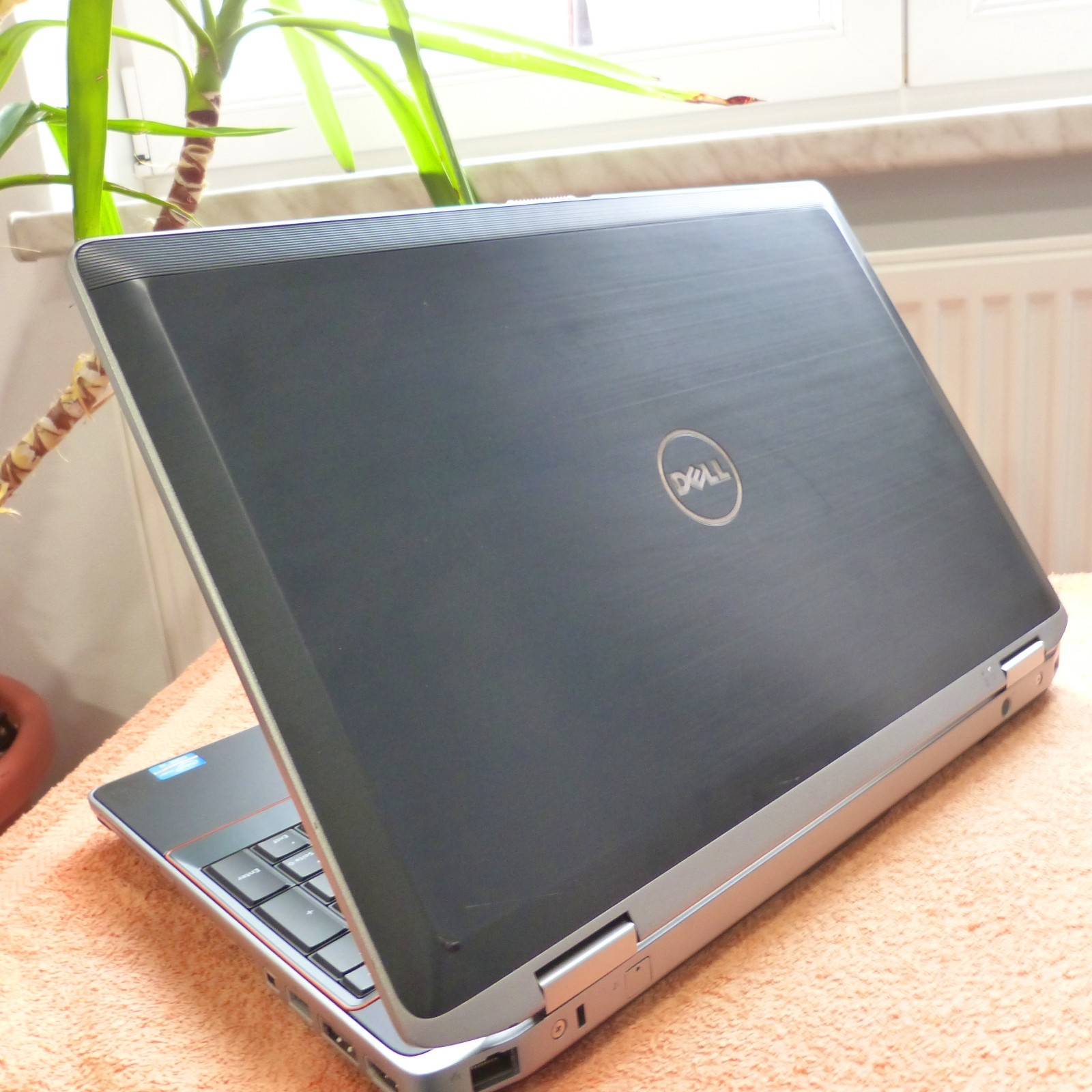 XL Lot of DOCK Dell E6520 METAL Business 15″ HD l Windows 11 SSD TURBO i5