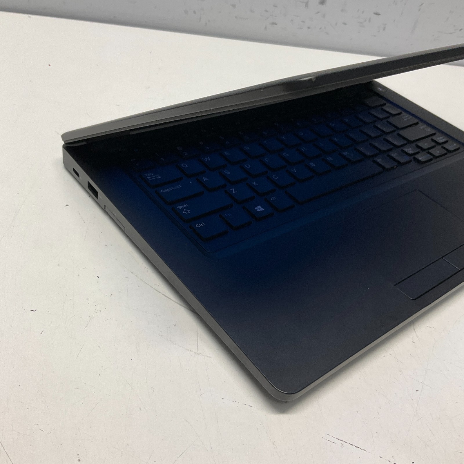 Dell Latitude 5490 Intel Core i5-7300U 2.60GHz 8GB 256GB Windows 10 Pro Laptop
