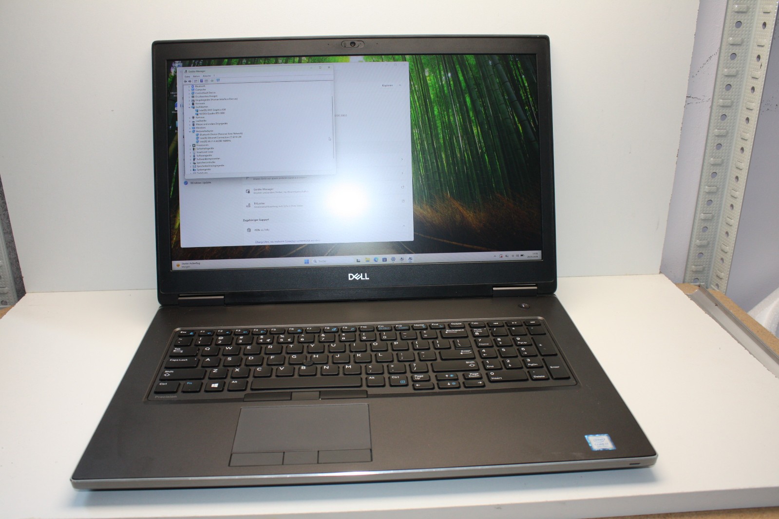Dell Precision 7730 Core i7-8850H 6 Cores 32Gb DDR4 2x512Gb SSD NVMe Win11