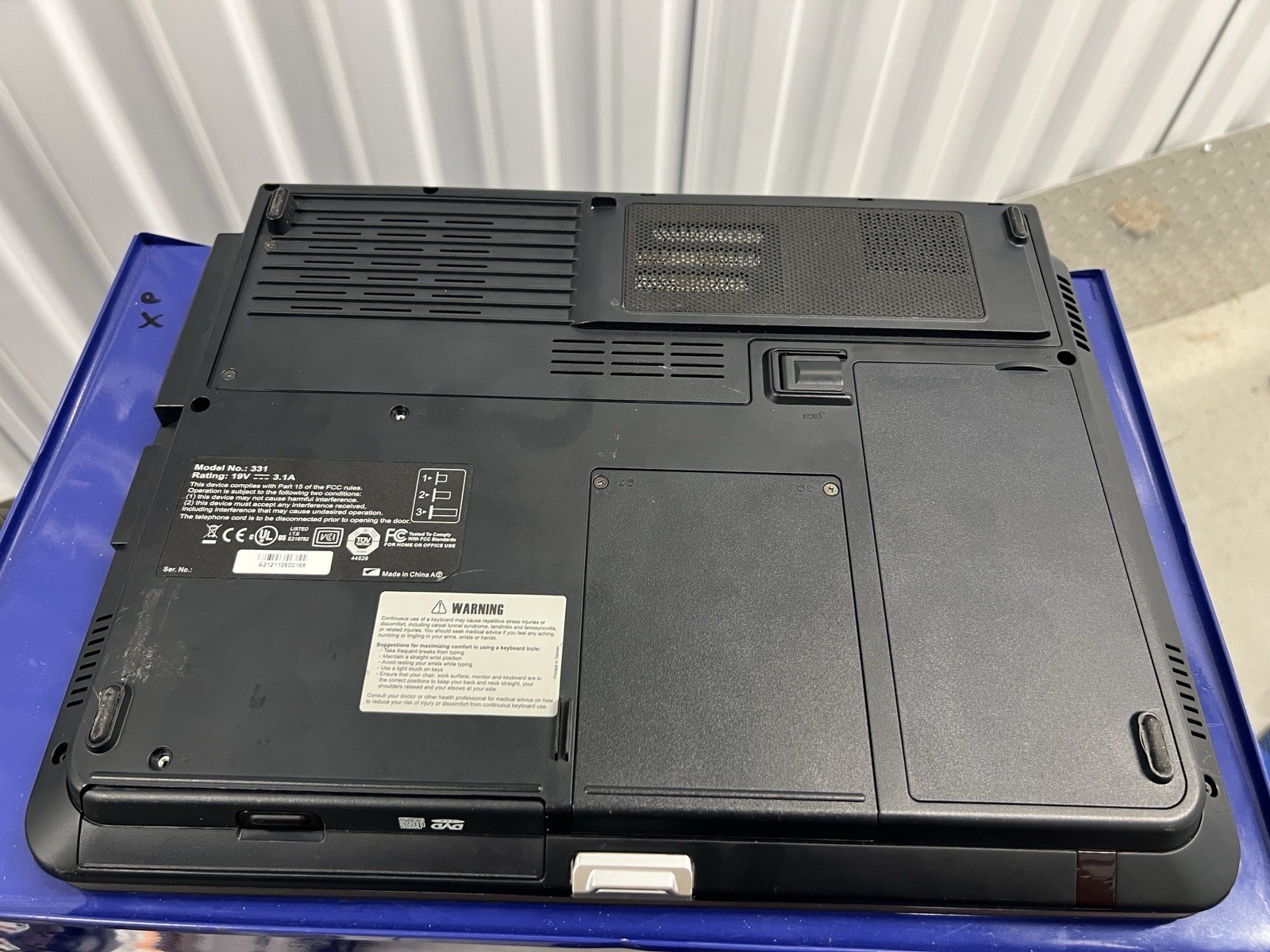 Winbook 331 Laptop 15.4″ Notebook (AMD Turion 64 X2) Laptop Vintage iBook / prop