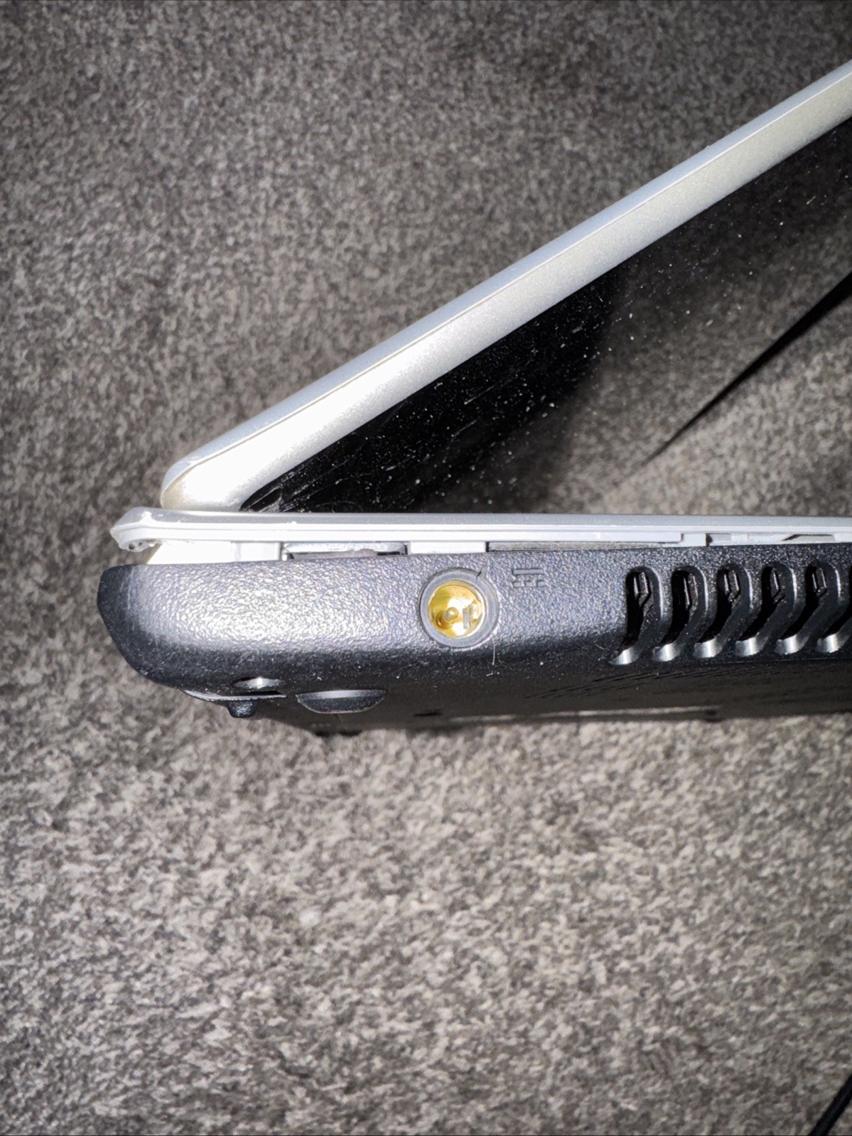 Cracked Acer Aspire v5-571P i3-3227U 1.9ghz 4GB RAM 500GB HDD Win 10 H For Parts