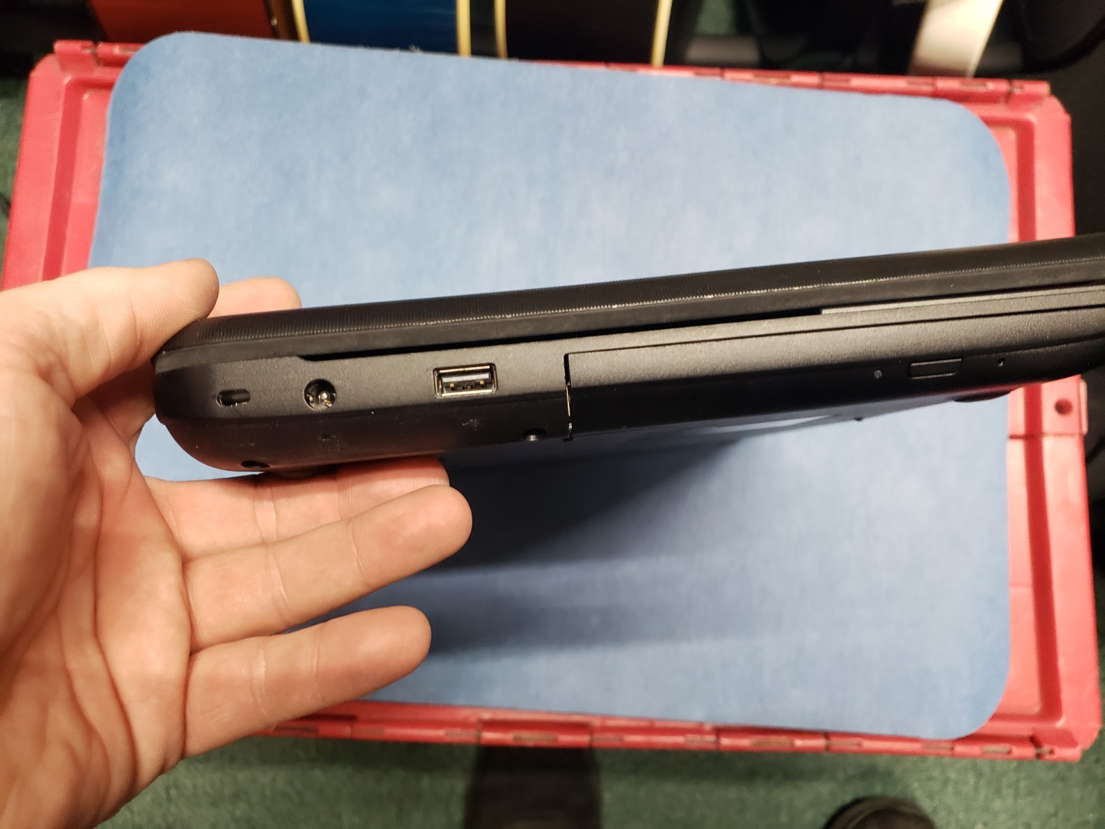 Toshiba laptop C55T-A5103 i3-4000m 2.40ghz 4gb ram 700gb hdd for parts