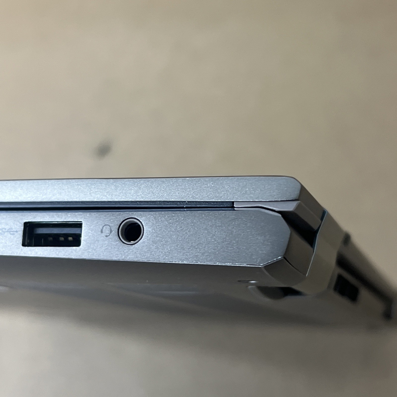 Dell Inspiron 7405 2-in-1 AMD Ryzen 7 4700U 16GB Ram 512GB SSD – Great