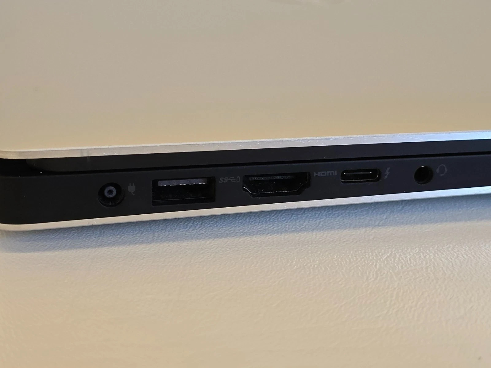 Dell Precision 5540 15.6″ FHD i9-9880H 32GB RAM 1TB NVMe NVIDIA T2000 Win 11 Pro