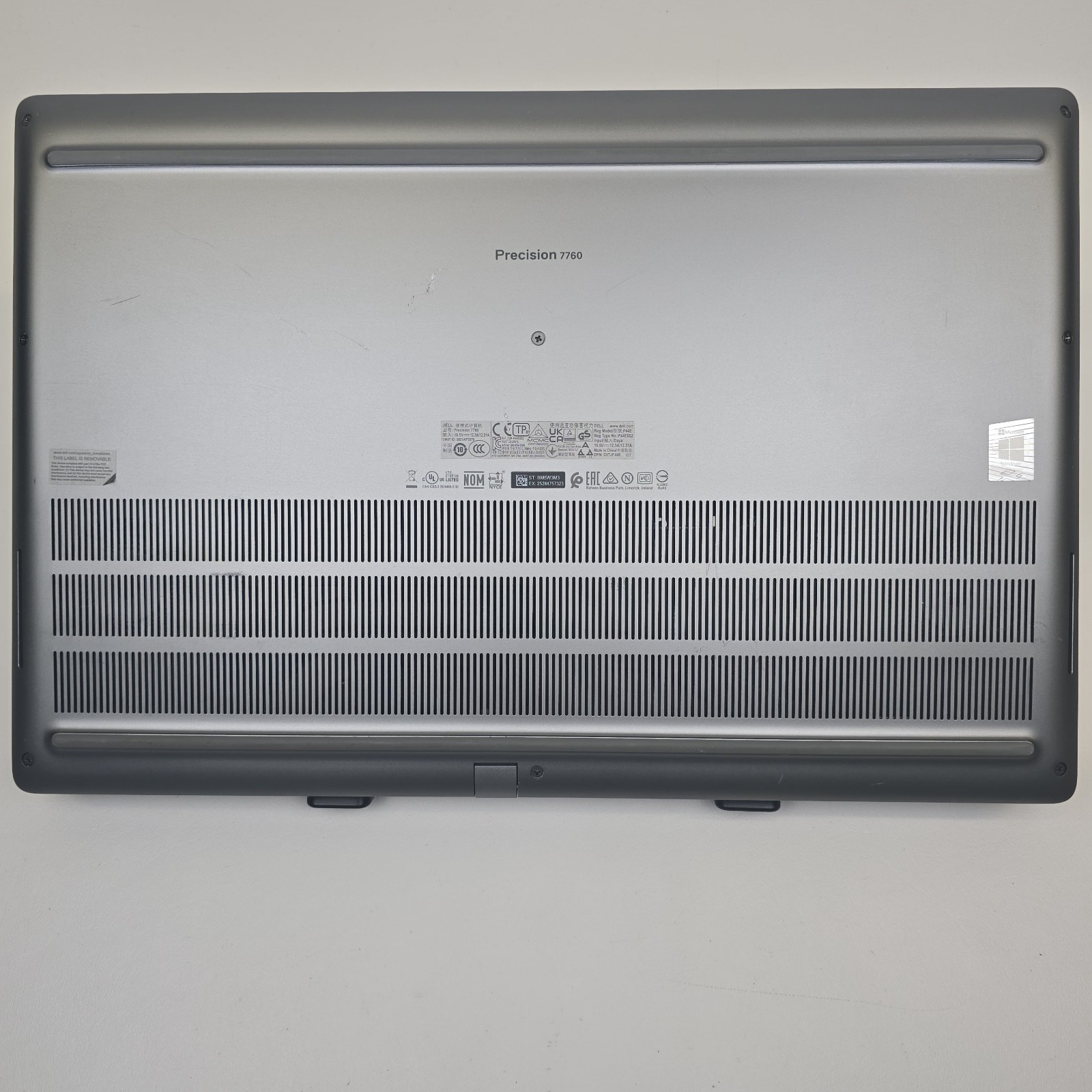 Dell Precision 7760 FHD Xeon W-11855M 64GB 1TB Intel UHD NO OS/AC