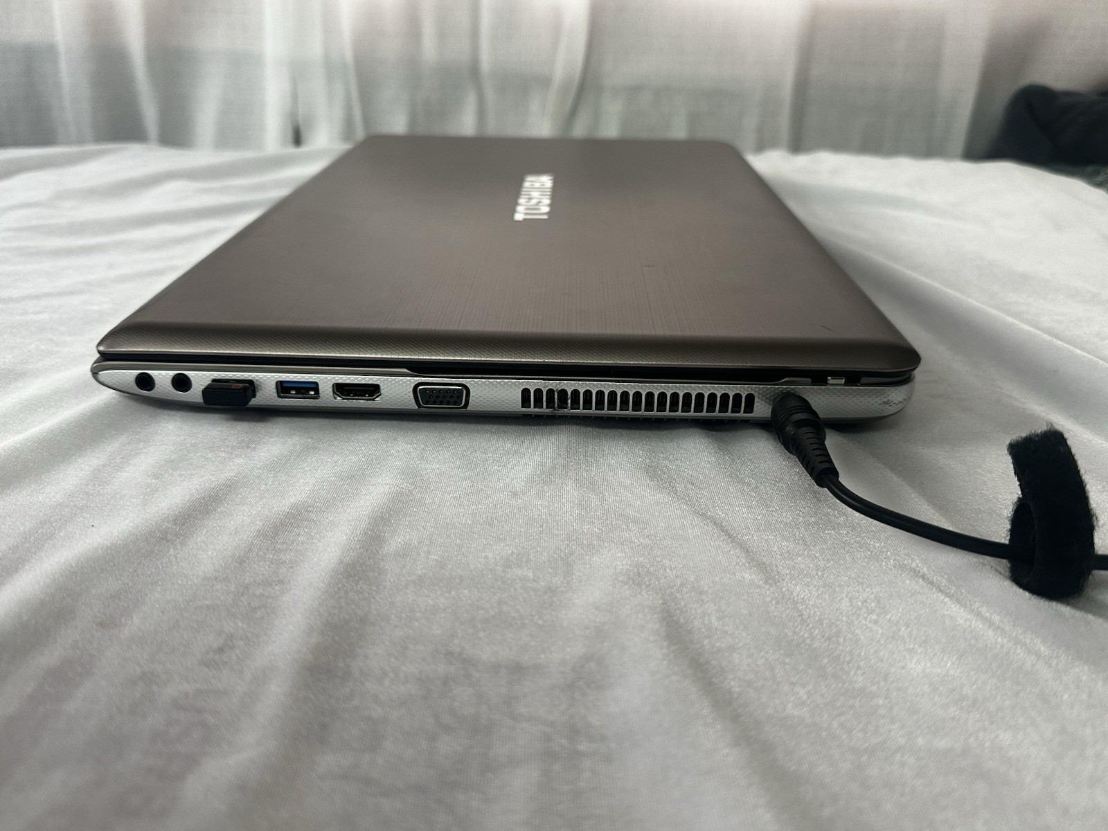 Toshiba Satellite P875-S7200- Windows 7 Home Edition 16GB RAM-Kingston SSD 480GB