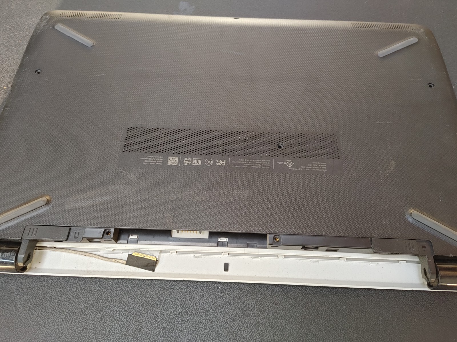HP Notebook 15-bs0xx Core i3-7100U@ 2.4Ghz NO RAM ,NO HD ( Selling Motherboard)