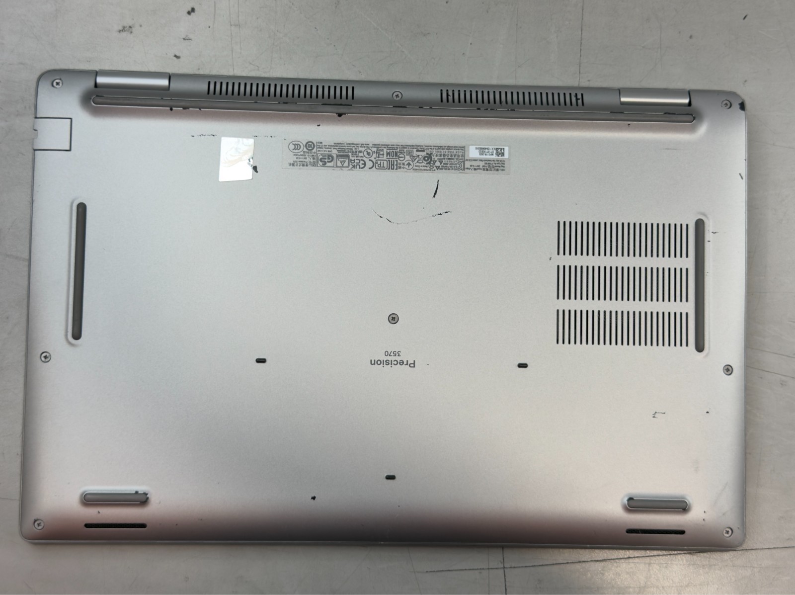 Dell Precision 3570 i7-1245U / 0GB RAM / T550 / NO SSD -RL6061