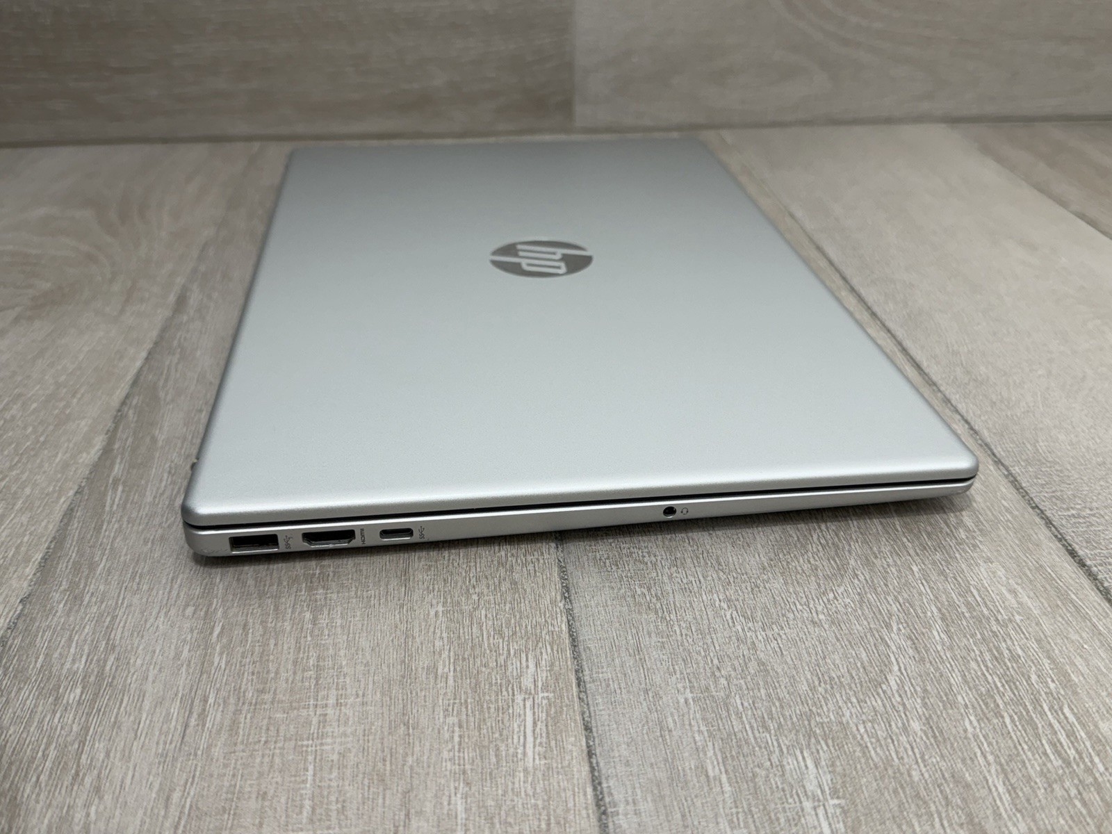 HP 15-FD0005DX 15.6″ Touch Laptop Core i5-1235U 8GB RAM 512GB NVMe Win-11