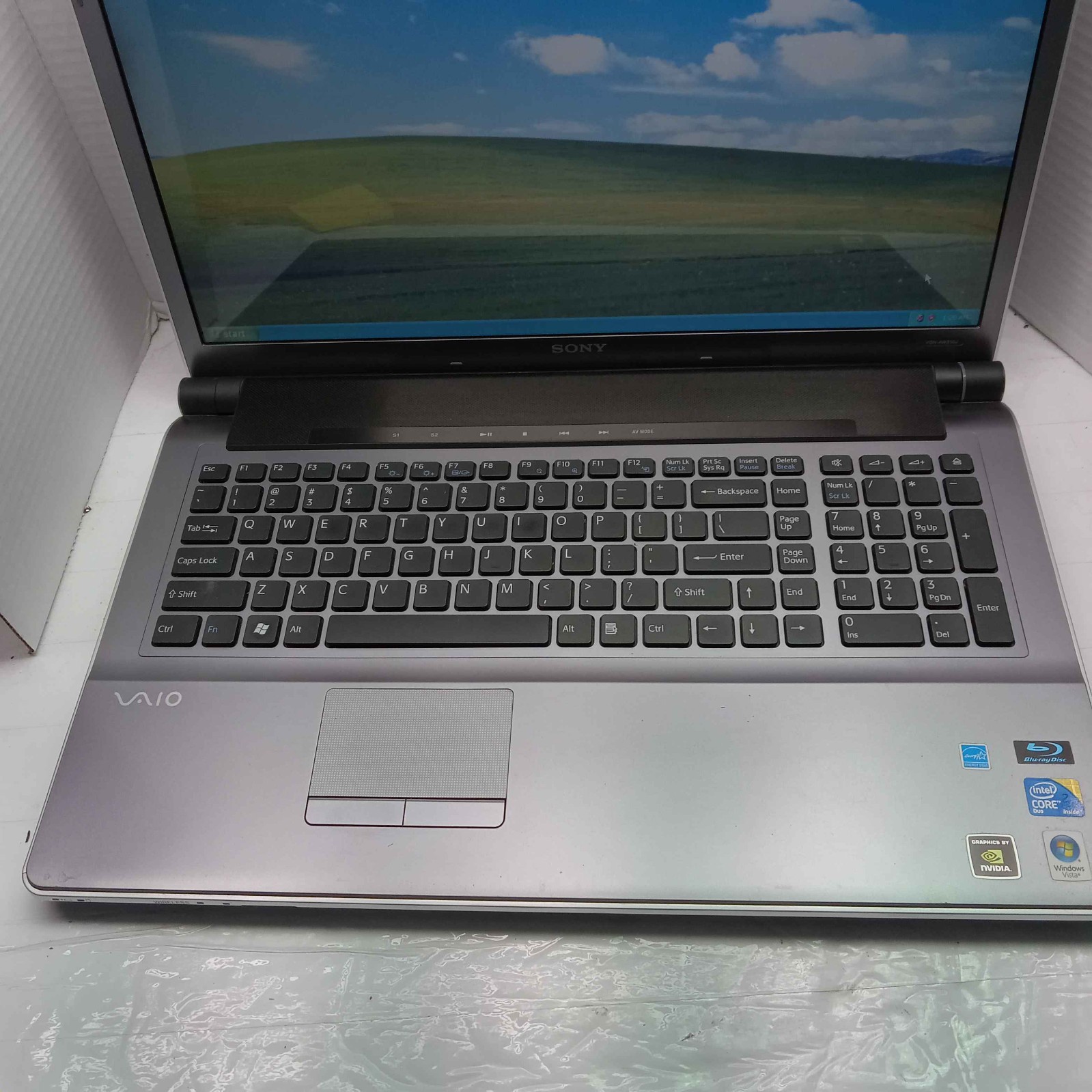 Sony VAIO VGN-AW310J 18.4″ Windows XP Laptop Intel T6500 3GB RAM 400GB Blu-Ray ^