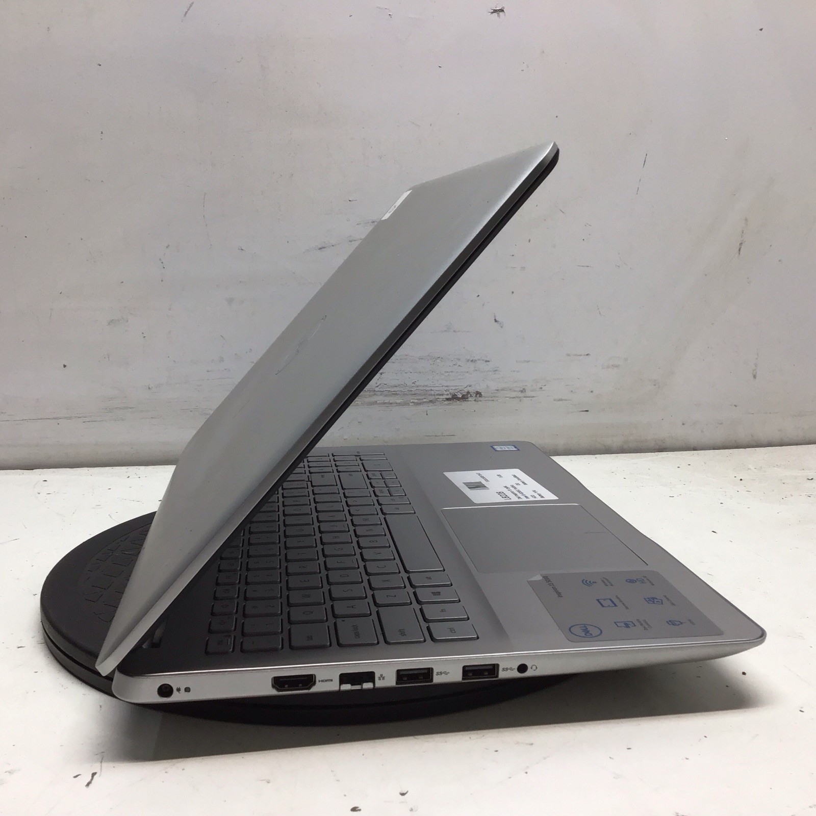 Dell Inspiron 15 5584 Intel i5-8265U 1.6GHz 8 GB NO HDD