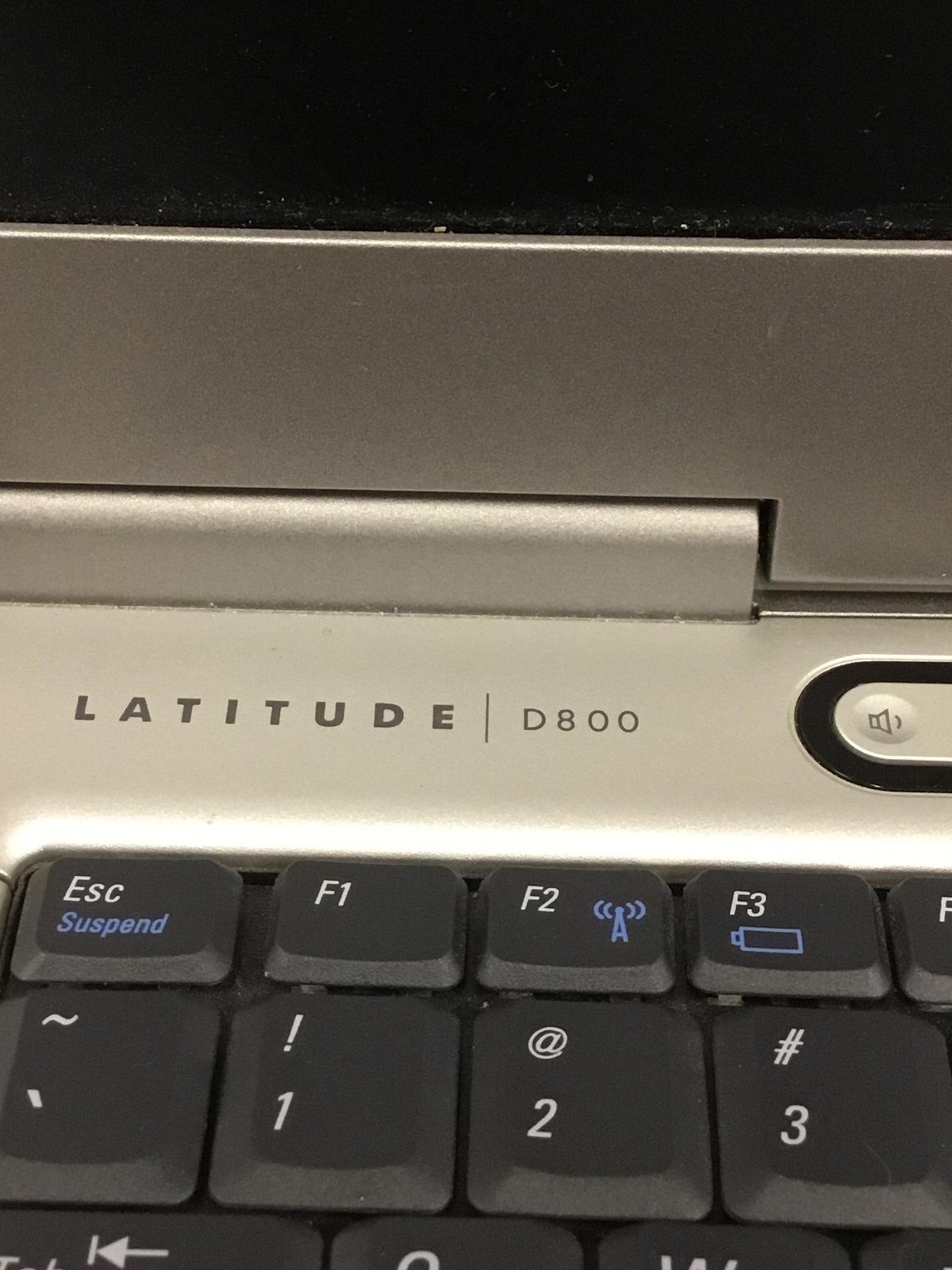 Vintage Dell Latitude D800 15.4″ Laptop Intel Pentium M w/ Dvd-Rom, No HD As-Is