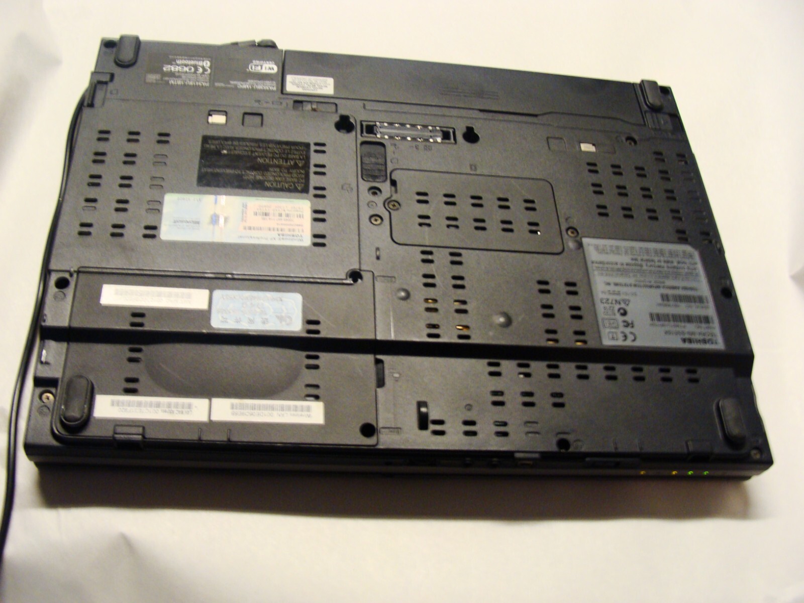 Vintage Toshiba Tecra M9-S5515 14″Centrino for Repair or Parts