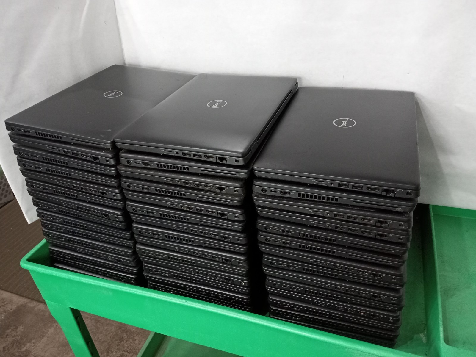 Lot of 44 – Dell Latitude 5400 14″ Touchscreen i5 8th Gen – BAD KEYBOARDS -RR