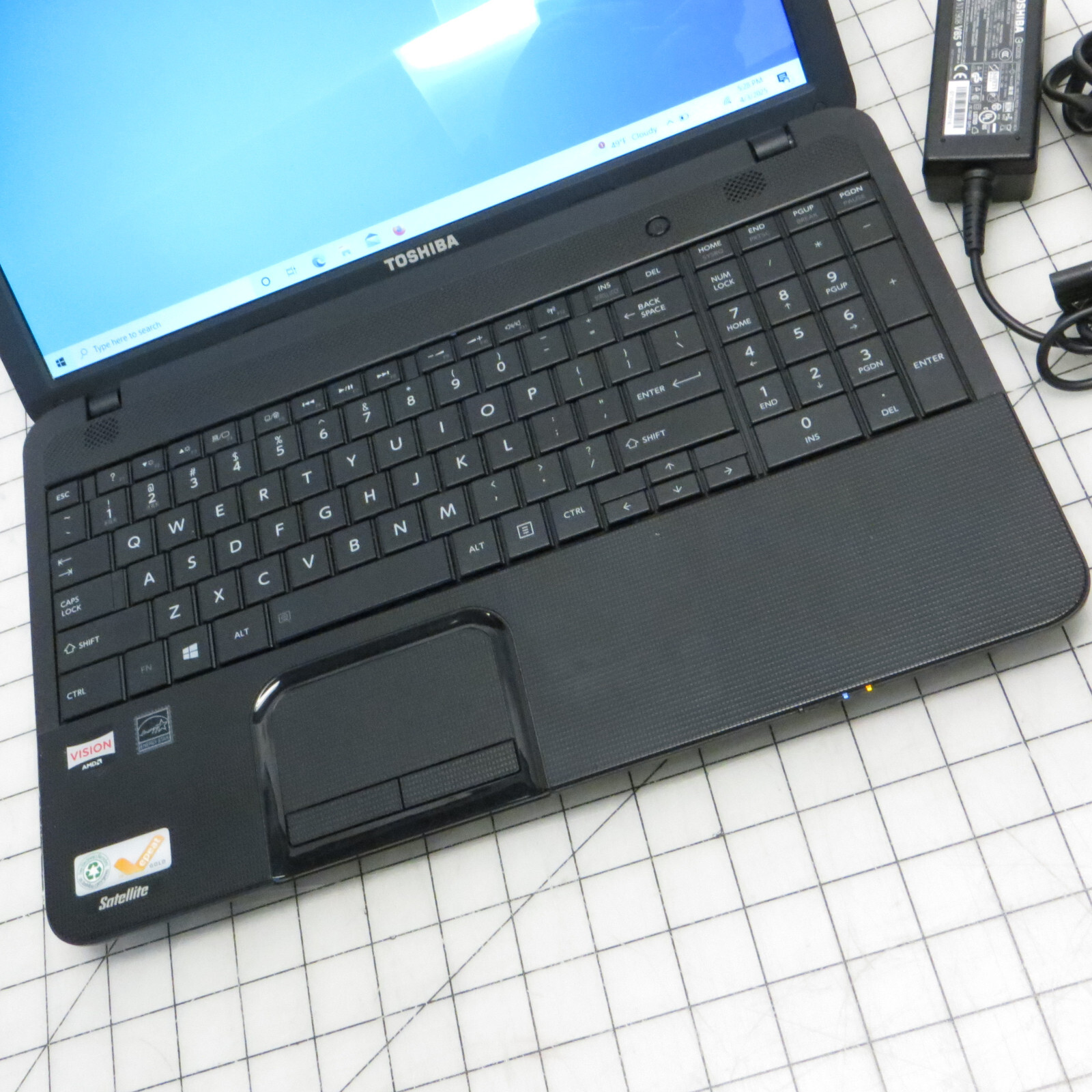 As-is Toshiba C855D AMD E-300 4GB 300GB HDD Windows 10 Laptop – Read for issues