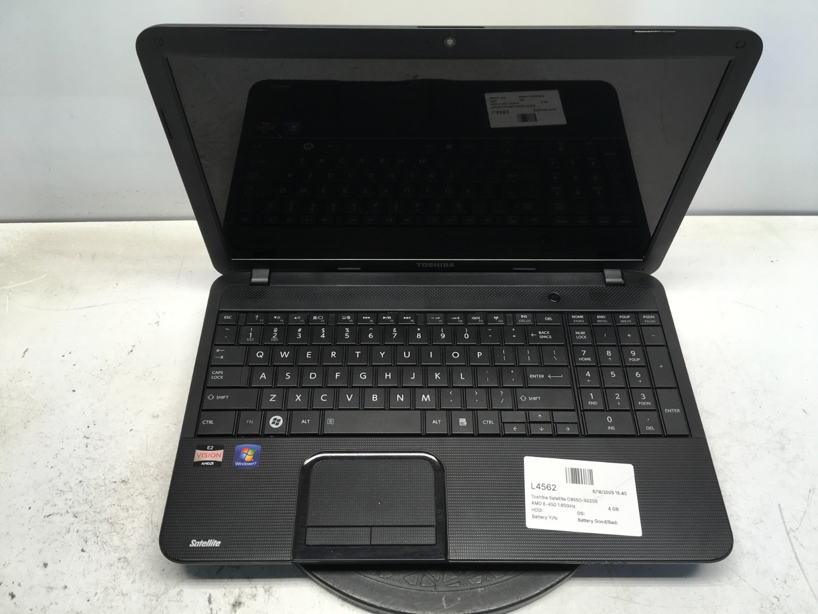 Toshiba Satellite C855D-S5205 AMD E-450 1.65GHz 4 GB NO HDD