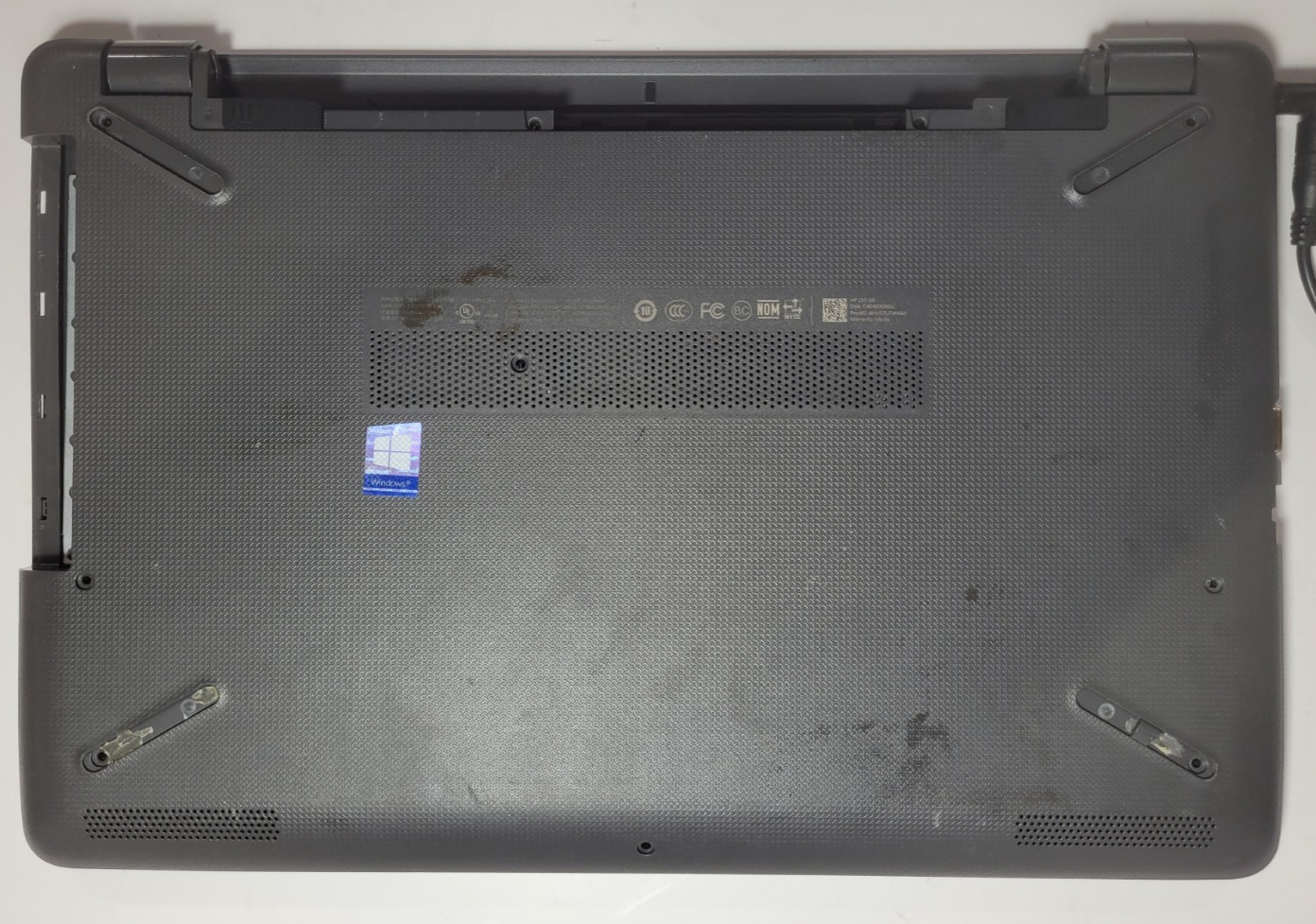 HP 255 G6 w/AMD A6-9225, 4GB RAM, 15.6″ Laptop for Repair #0451